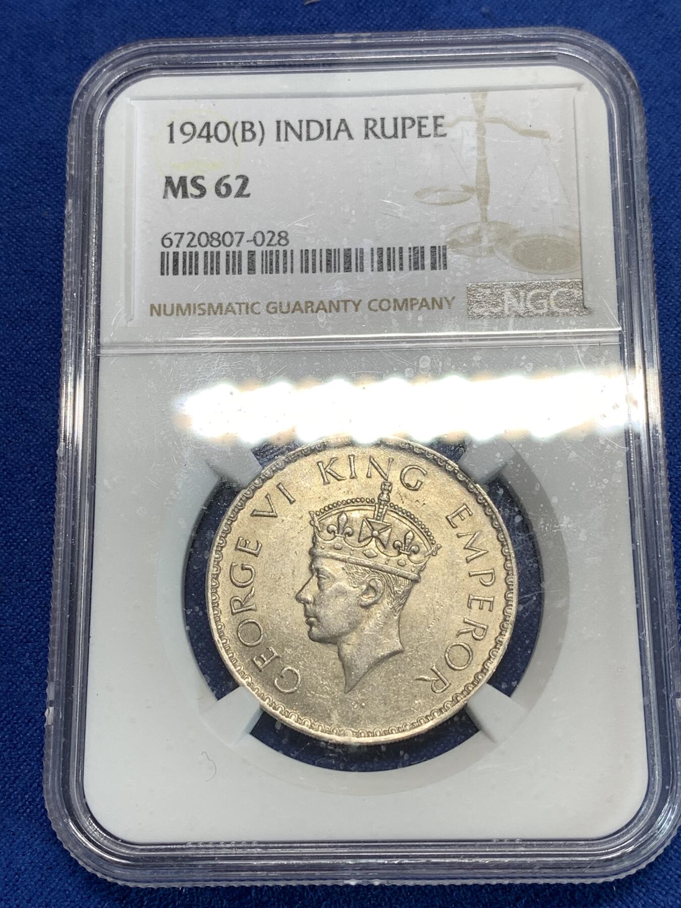 《竞宝斋》第292场- 周日，周一  2场连拍 （全场包邮） NGC MS62 英属印度1940年乔六1卢比 这个是早期40年版本，边齿更细跟后期的不同，收集大全套不可少