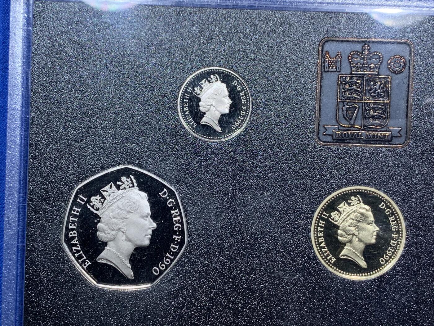 《竞宝斋》第292场- 周日，周一  2场连拍 （全场包邮） 英国1990年硬币8枚套装精制版