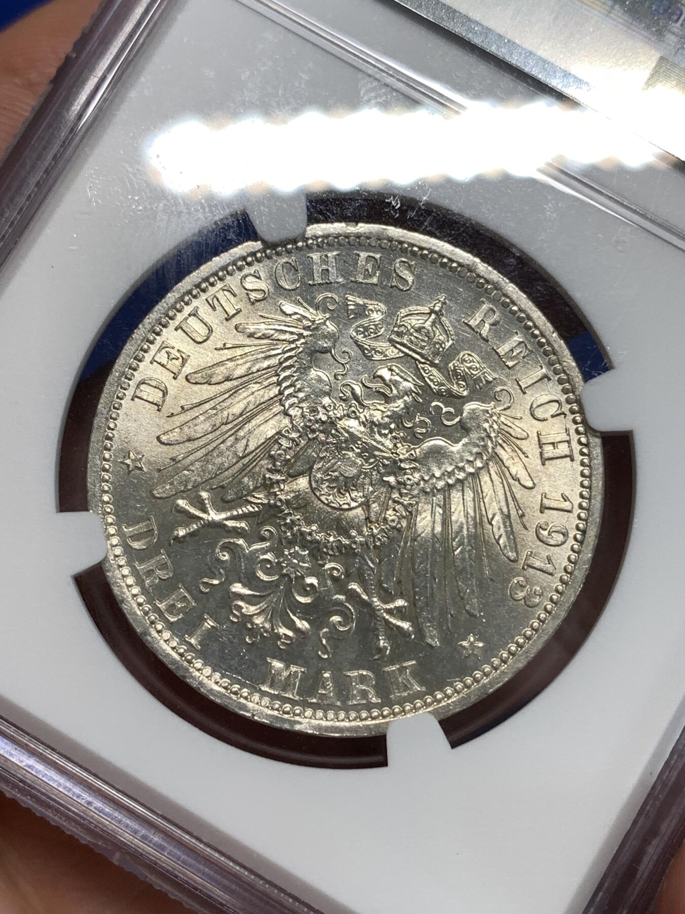 《竞宝斋》第292场- 周日，周一  2场连拍 （全场包邮） NGC MS62 德1913年普鲁士威廉二世花枝3马克 胡子眉毛发丝清晰