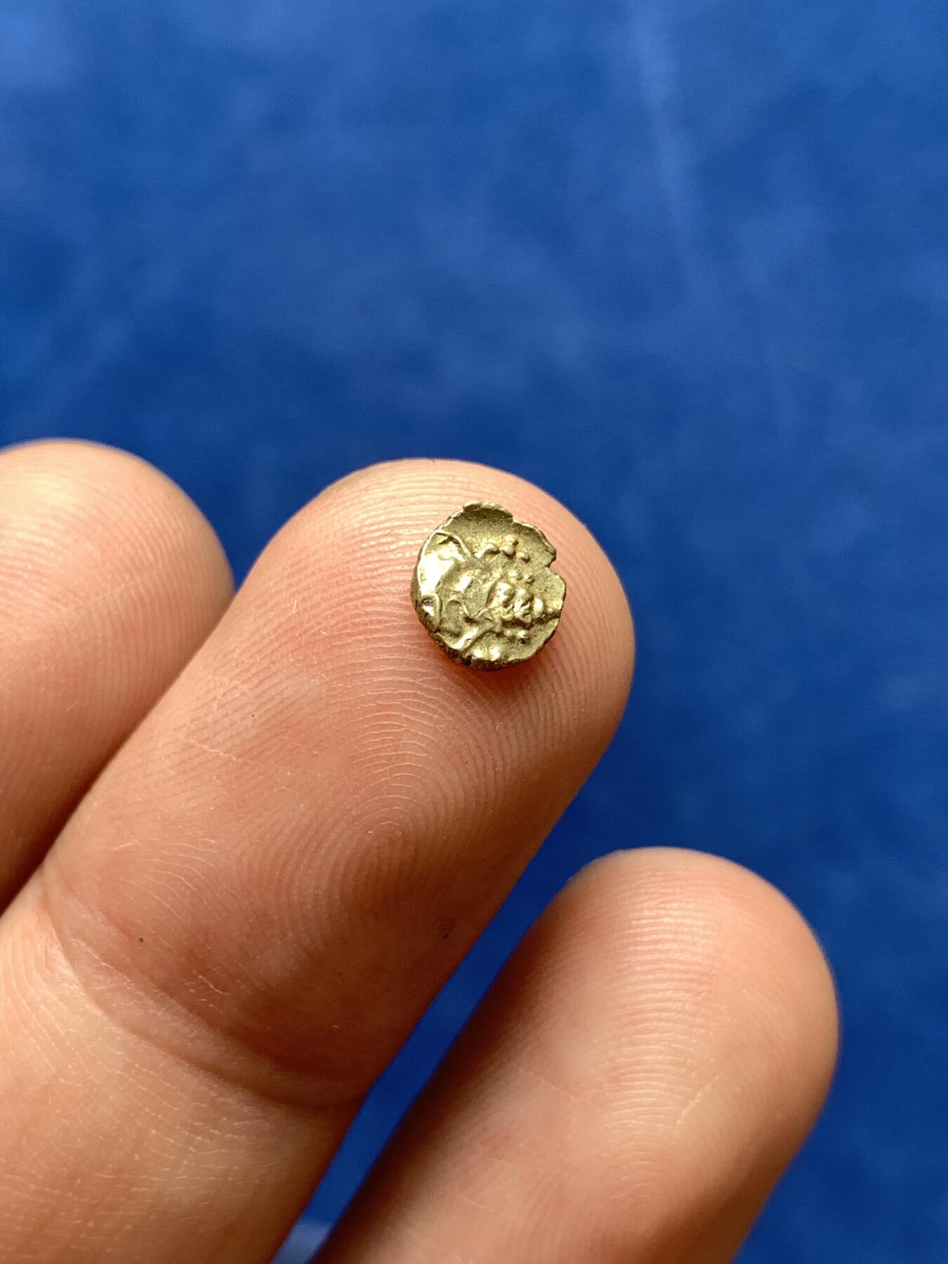 《竞宝斋》第292场- 周日，周一  2场连拍 （全场包邮） 古印度法兰小金币 最小金币 小金豆 适合镶嵌做首饰