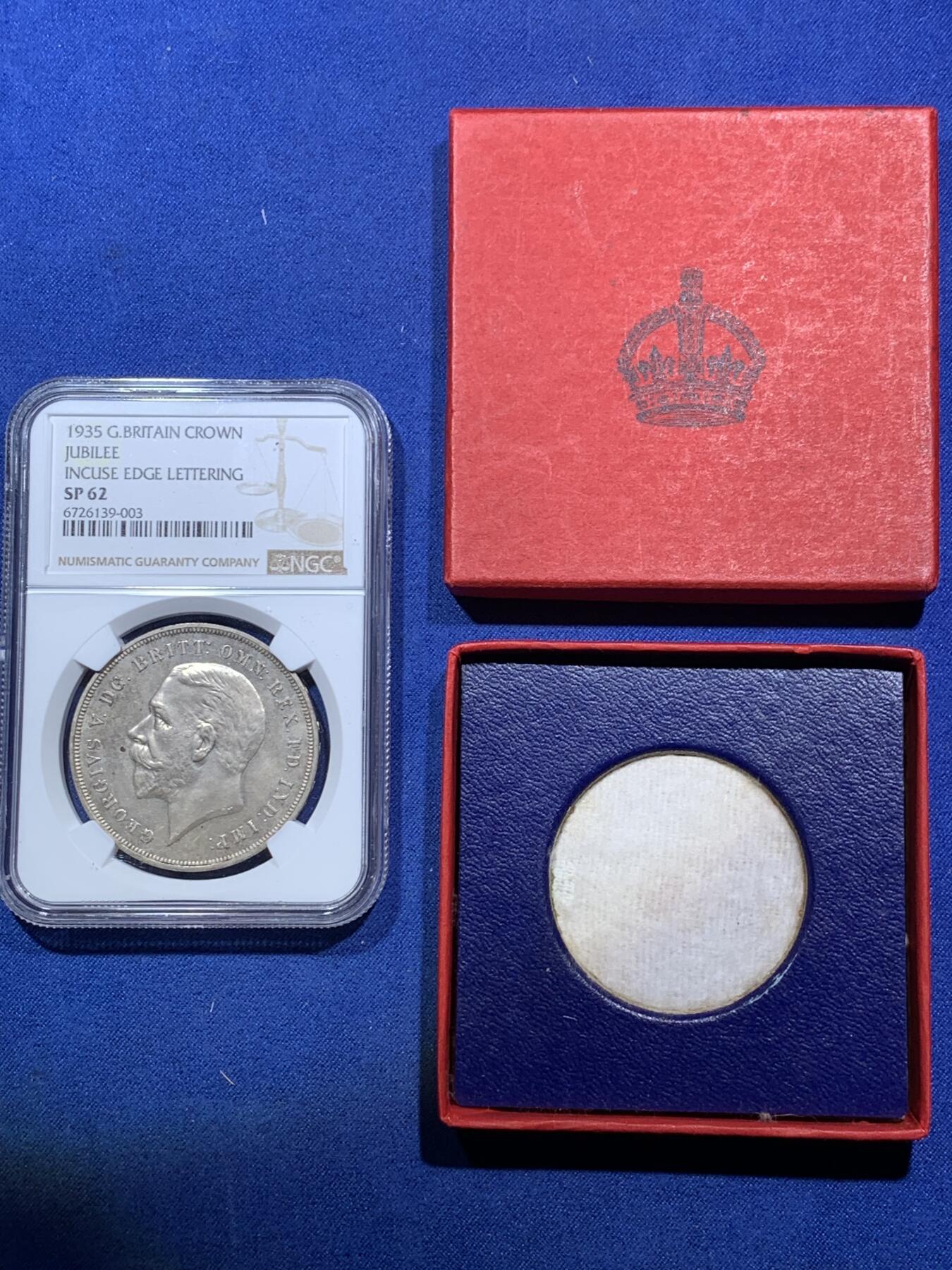 《竞宝斋》第292场- 周日，周一  2场连拍 （全场包邮） NGC SP62 英国1935年乔五木马剑特制克朗银币 特殊工艺 全新原盒 原始包浆 不知道上海n评的什么东西 是不是洗白白才看得懂？