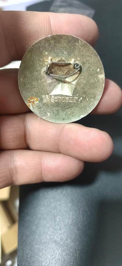 毛主席像章拍场，都是部队章 🔥🔥🔥🔥毛主席像章，42.6毫米，背面有铭文：中国人民解放军5703工厂