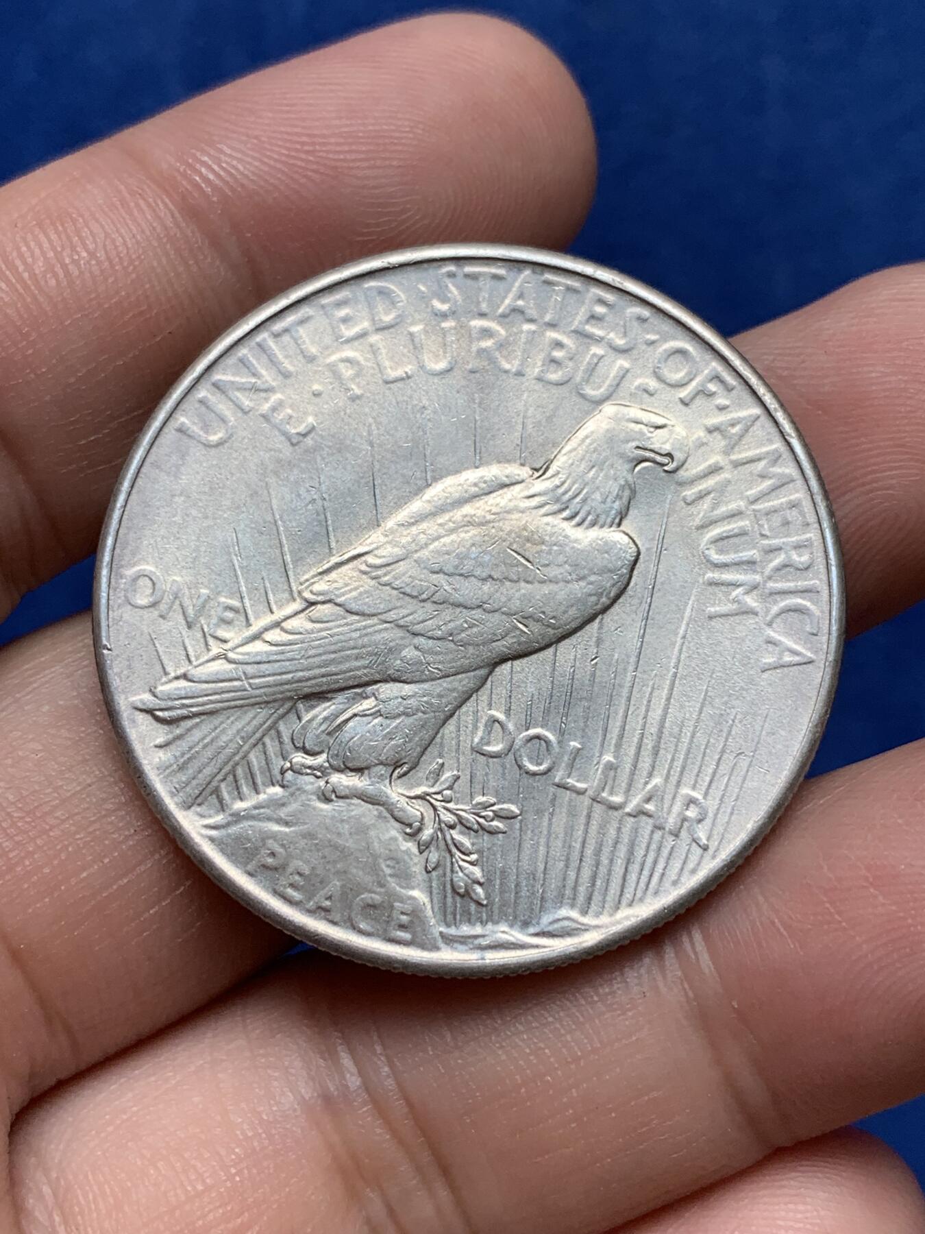 《竞宝斋》第292场- 周日，周一  2场连拍 （全场包邮） 少见 转光品 1935年 美国和平银币 边齿完好 转光明显 国内很难见到