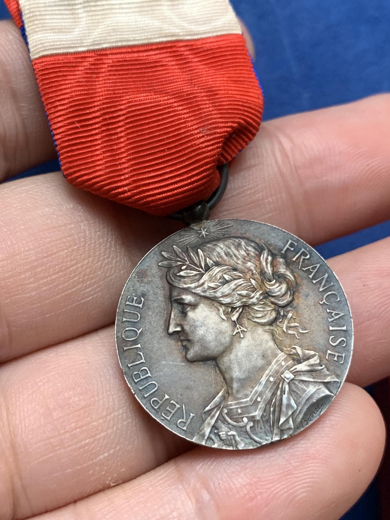 《竞宝斋》第292场- 周日，周一  2场连拍 （全场包邮） 荣誉勋章 劳动和社会保障部1921年授予Mle V Volard的法国银章