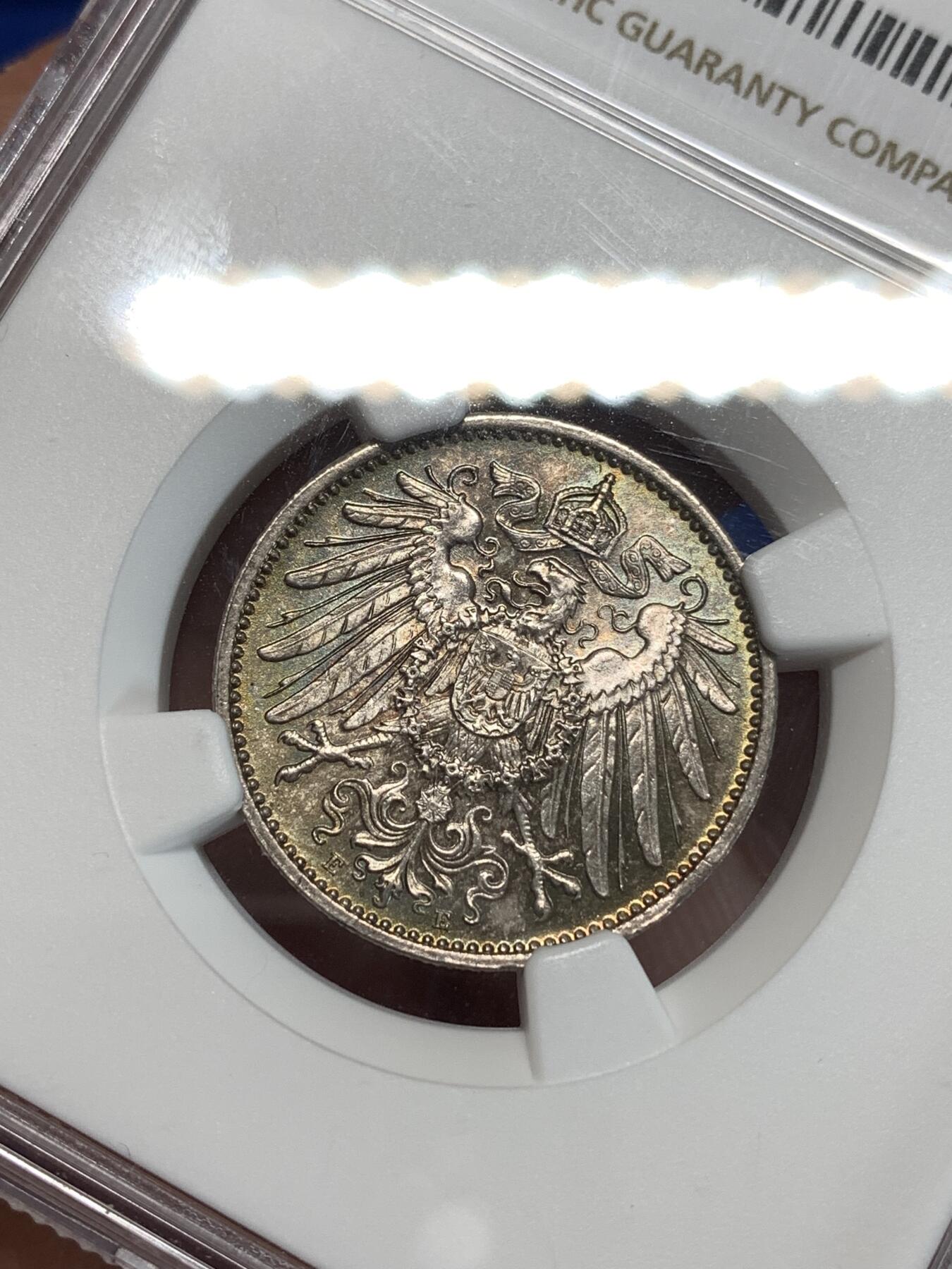 《竞宝斋》第292场- 周日，周一  2场连拍 （全场包邮） NGC MS64 德国1914-E 1马克银币 双面爆彩状态，玩彩的玩家不可错过的一颗。