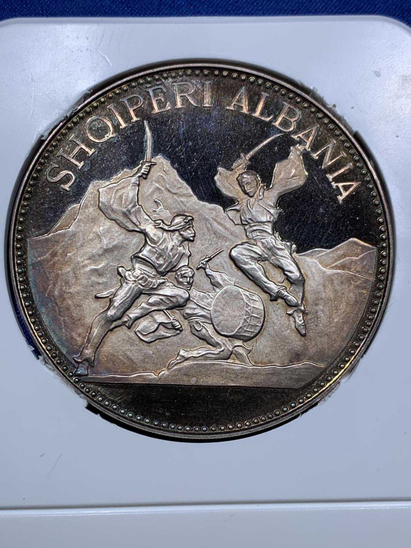 《竞宝斋》第292场- 周日，周一  2场连拍 （全场包邮） 3枚一组 阿尔巴尼亚斯坎德培精制纪念银币 1970版（发行量仅500套）