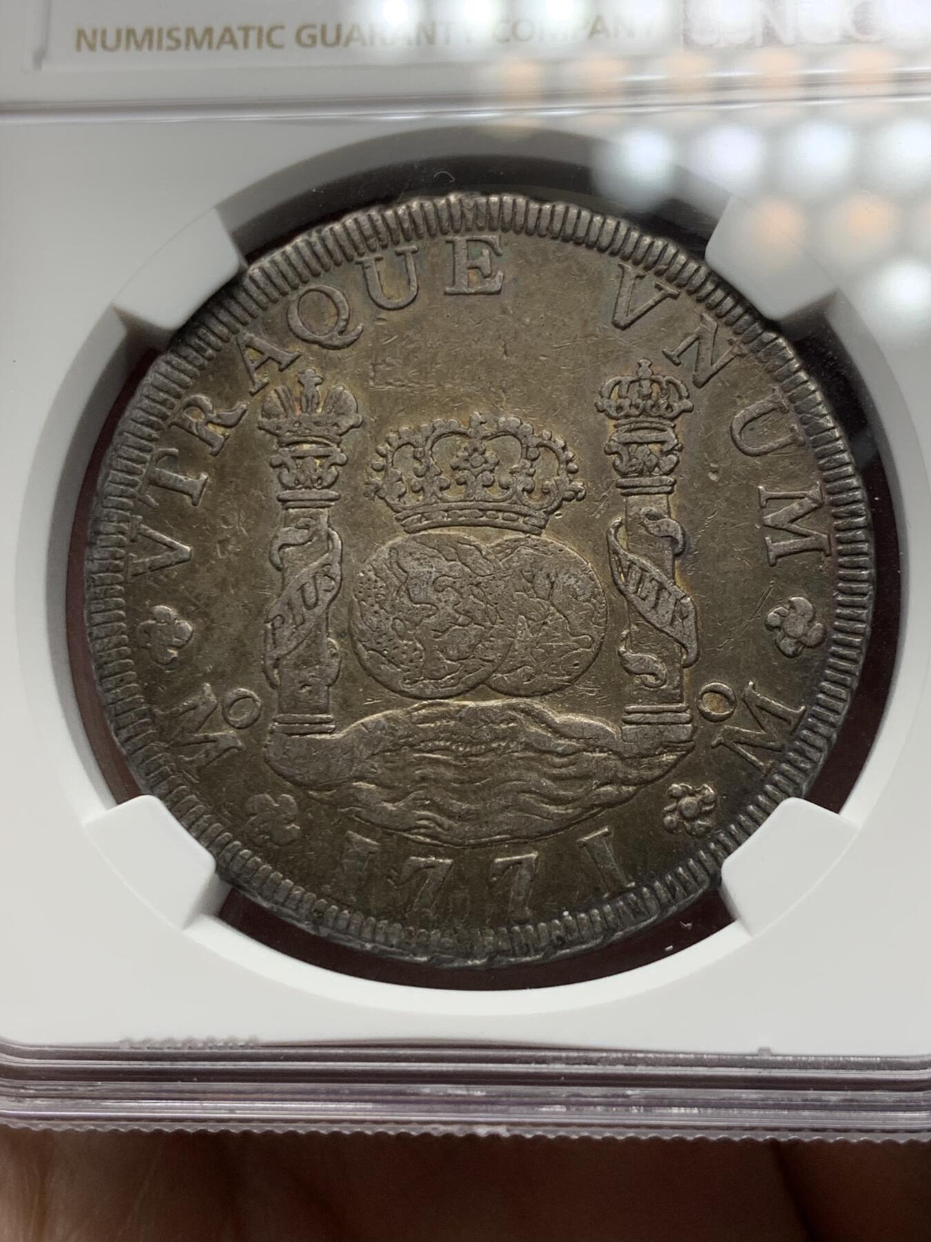 《竞宝斋》第292场- 周日，周一  2场连拍 （全场包邮） NGC AU55 墨西哥 1771年 卡洛斯三世地球双柱 8R 银币 宽内齿 深彩包浆 给分难度大 比白币好不少