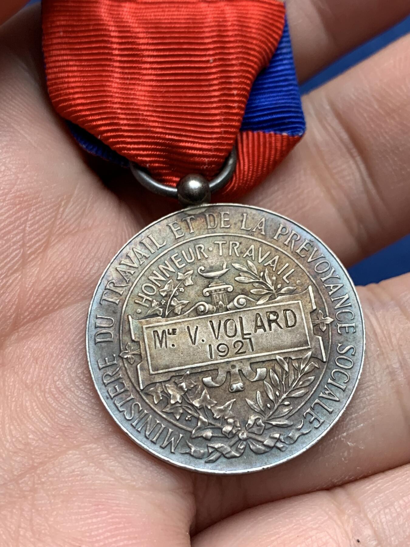 《竞宝斋》第292场- 周日，周一  2场连拍 （全场包邮） 荣誉勋章 劳动和社会保障部1921年授予Mle V Volard的法国银章