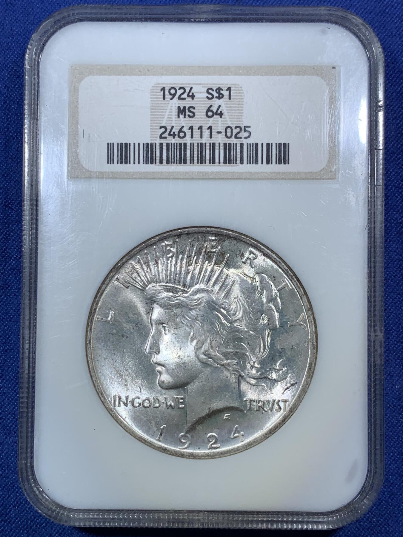 《竞宝斋》第292场- 周日，周一  2场连拍 （全场包邮） NGC MS64 1924年美国和平银元P版 原汁原味老包浆 NGC绝版经典小白盒老盒严评无官网图 状态极佳 市场上比较少见的年份