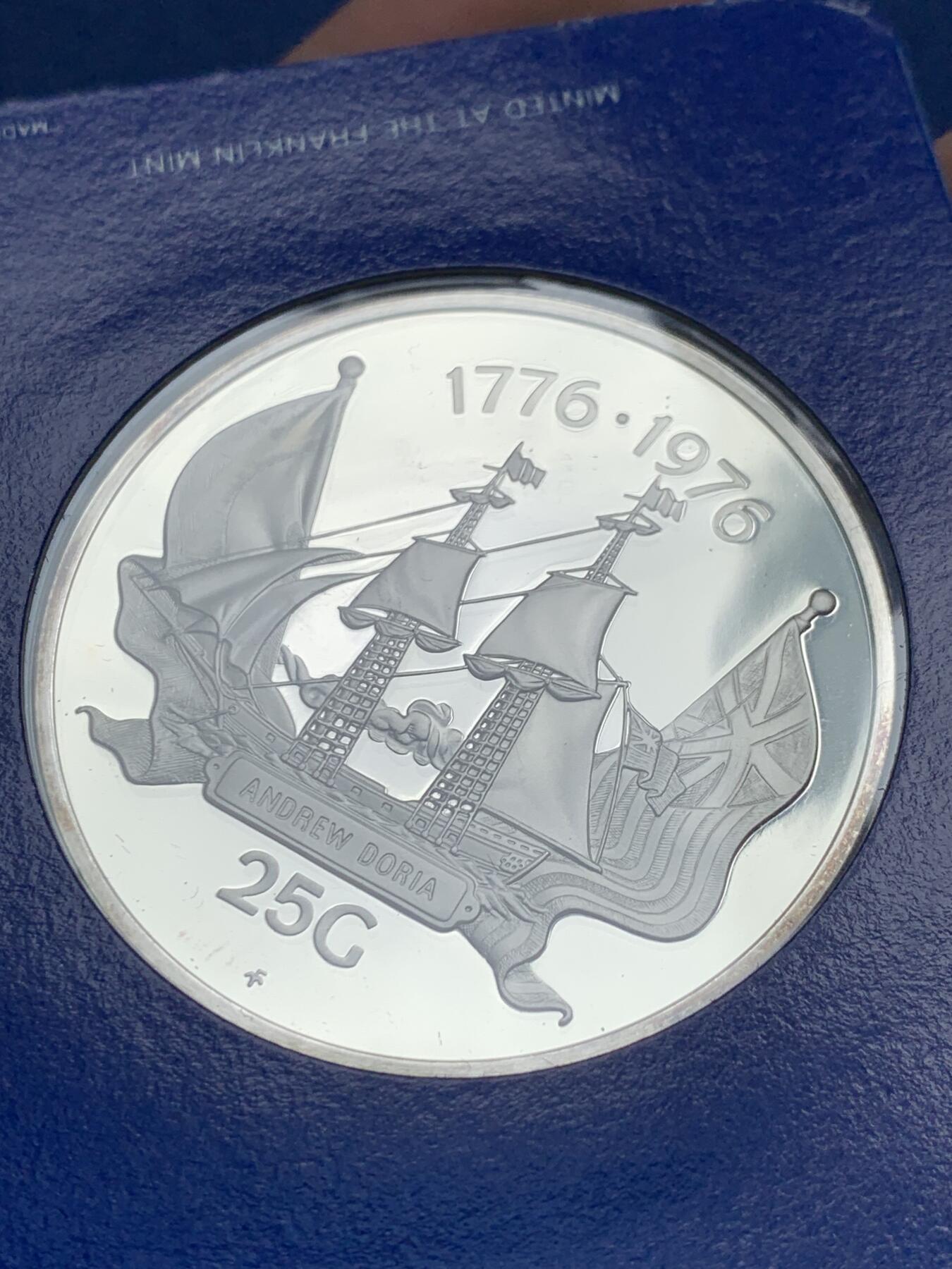 《竞宝斋》第292场- 周日，周一  2场连拍 （全场包邮） 1976年荷属安的列斯 纪念美国独立200周年富兰克林 大精制银币 原盒装