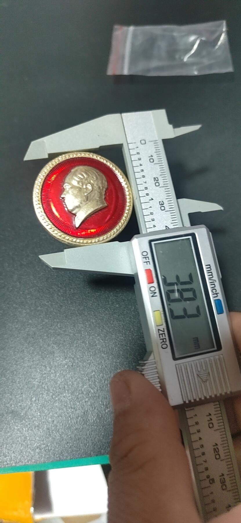 毛主席像章专场，都是部队章 🔥🔥🔥🔥毛主席像章，38.3毫米，背面有铭文：中国人民解放军  8246部队