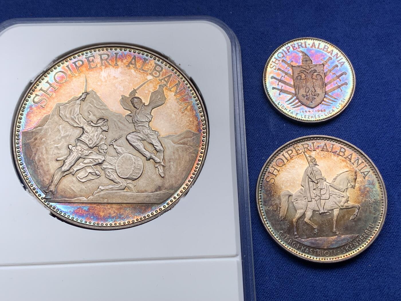 《竞宝斋》第292场- 周日，周一  2场连拍 （全场包邮） 3枚一组 阿尔巴尼亚斯坎德培精制纪念银币 1970版（发行量仅500套）