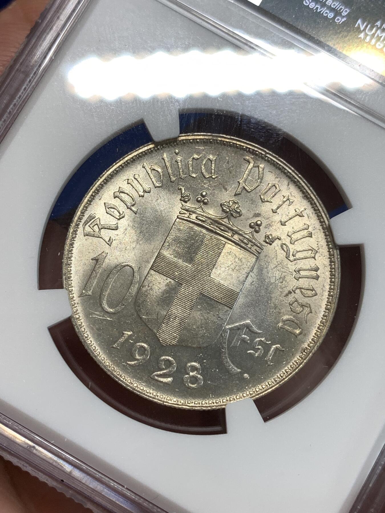 《竞宝斋》第292场- 周日，周一  2场连拍 （全场包邮） NGC UNC 葡萄牙1928年奥里基战役10埃斯库多银币 转光流畅 背部少许浅擦痕迹