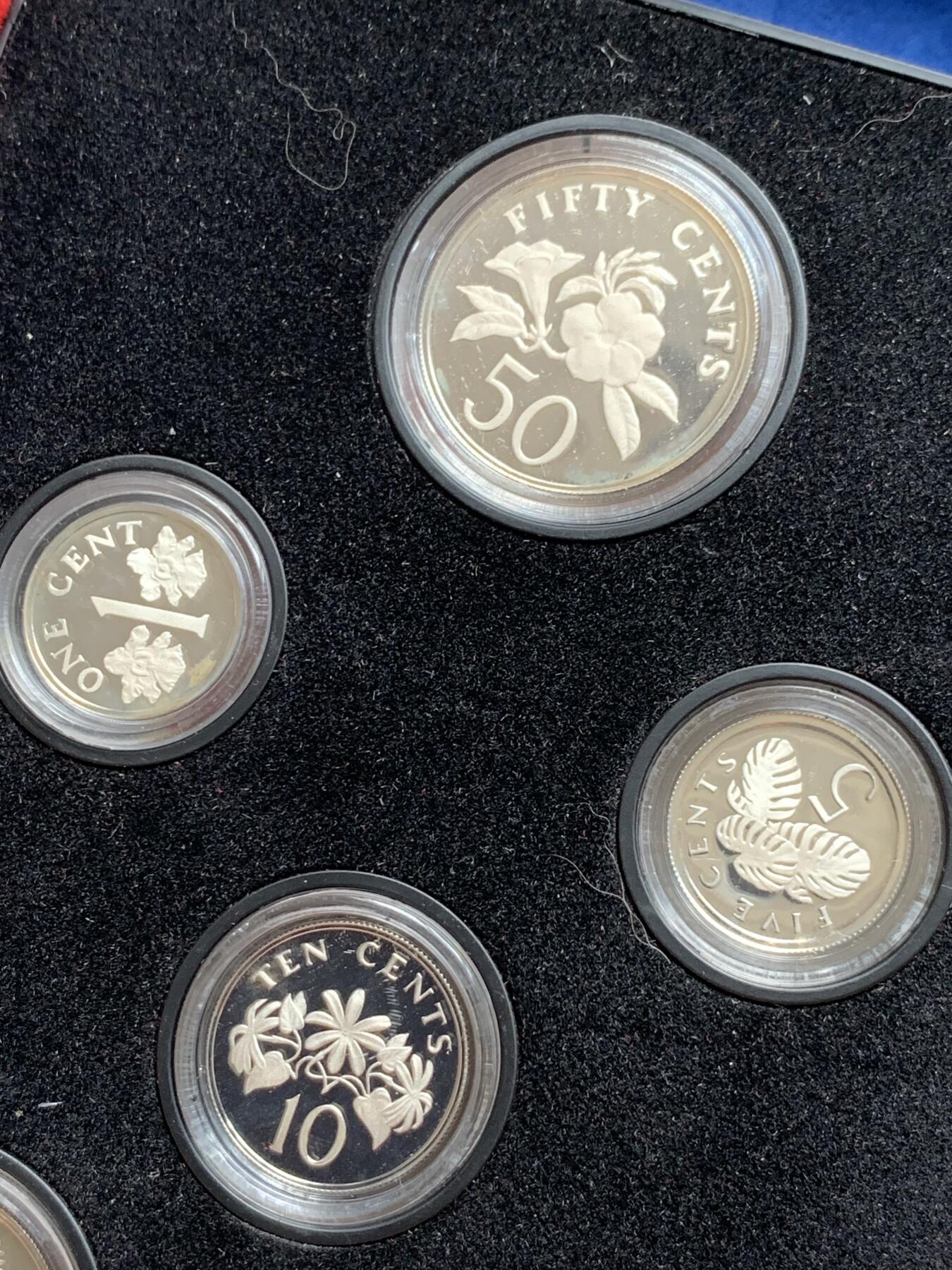 《竞宝斋》第292场- 周日，周一  2场连拍 （全场包邮） 新加坡1988年花卉精制银币套装一套六枚 早期出品 盒证齐全