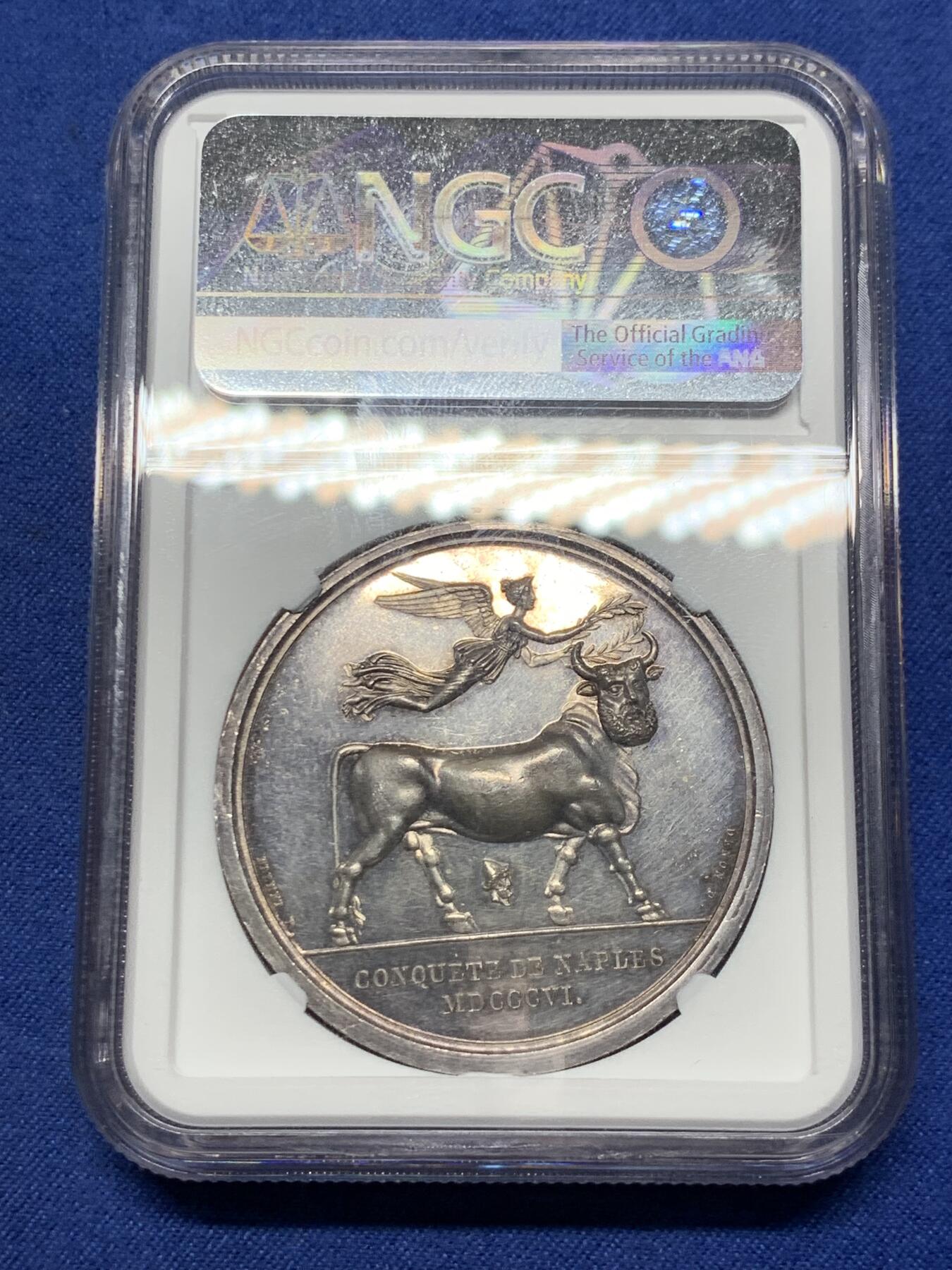 《竞宝斋》第292场- 周日，周一  2场连拍 （全场包邮） NGC UNCD 法国1806年拿破仑银章 19世纪后铸，极少见的品种，超高浮雕很细腻，加厚盒难得