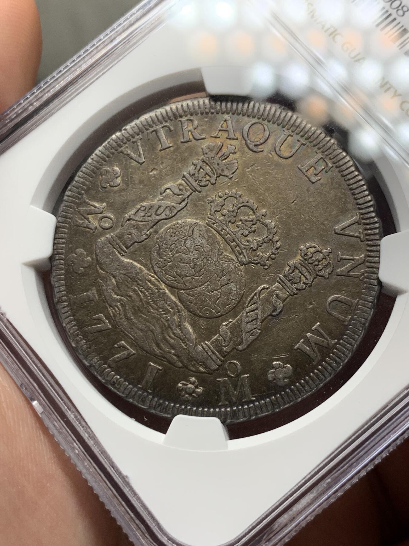 《竞宝斋》第292场- 周日，周一  2场连拍 （全场包邮） NGC AU55 墨西哥 1771年 卡洛斯三世地球双柱 8R 银币 宽内齿 深彩包浆 给分难度大 比白币好不少