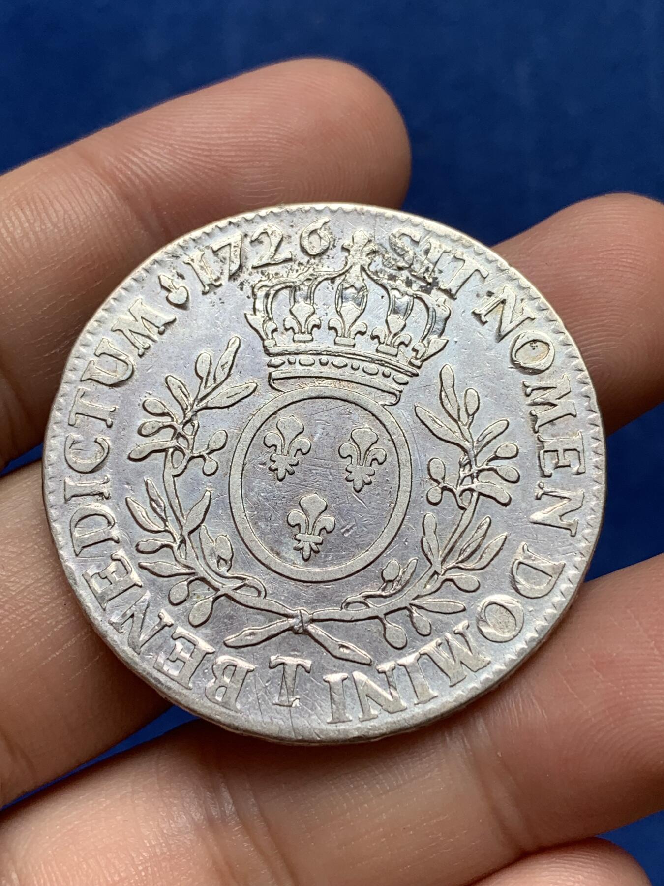 《竞宝斋》第292场- 周日，周一  2场连拍 （全场包邮） 法国1726年路易十五埃居大银币 年轻版头像 早期品种 细节见图