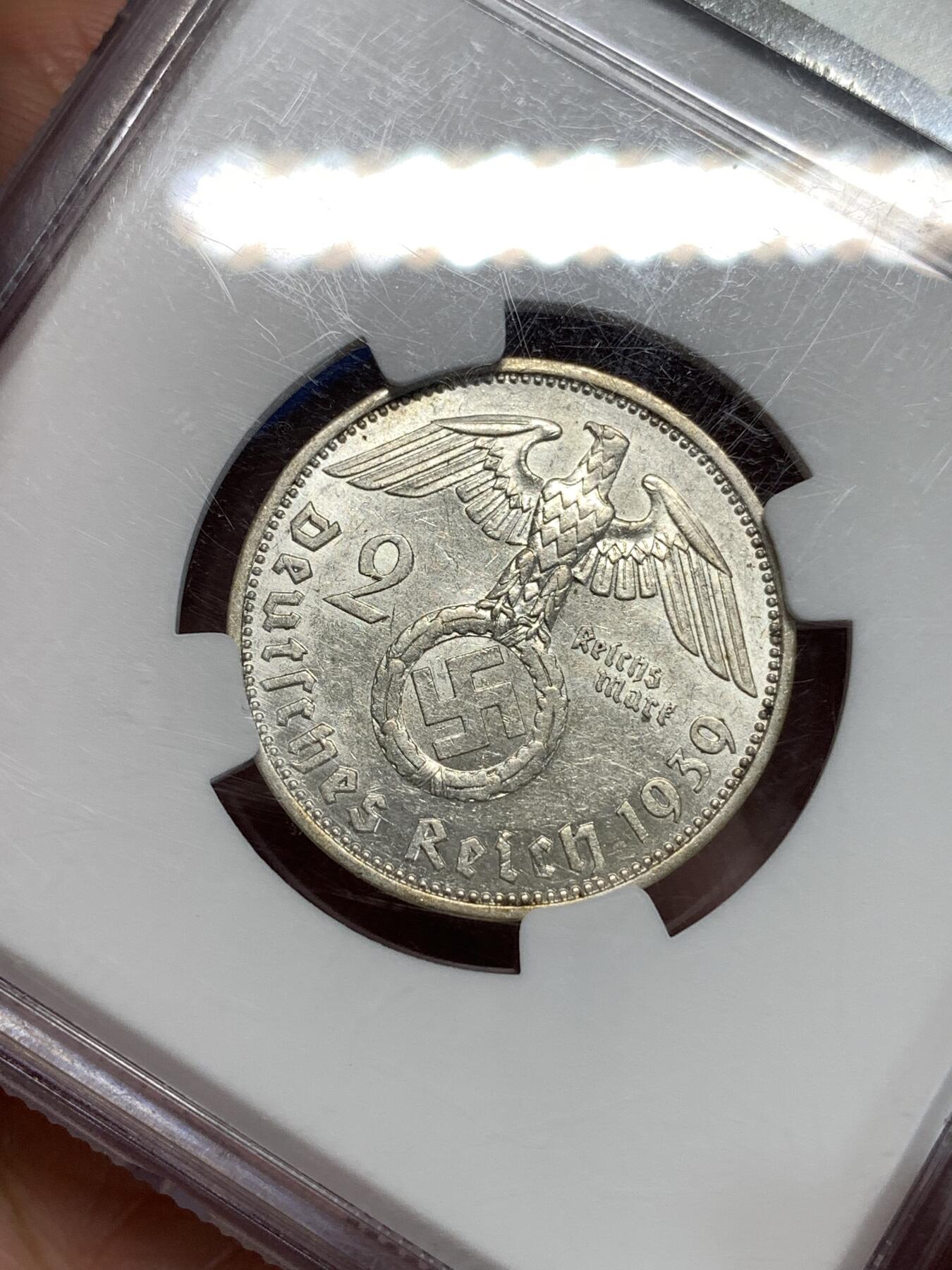 《竞宝斋》第292场- 周日，周一  2场连拍 （全场包邮） NGC AU58 德国1939A兴登堡二马克带字版 细节清晰 底版带光