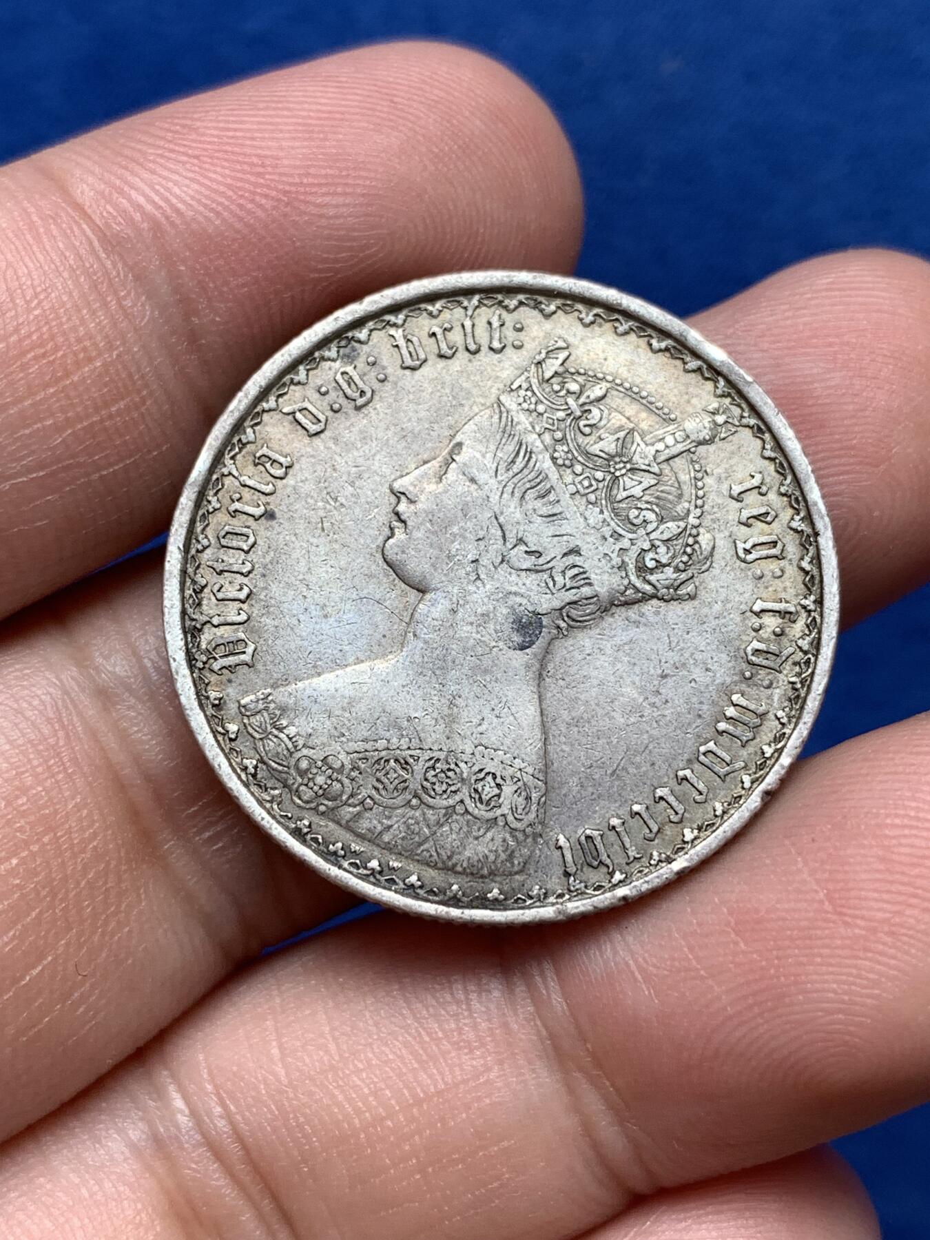 《竞宝斋》第292场- 周日，周一  2场连拍 （全场包邮） 英国 1856 维多利亚哥特体 弗罗林银币，细节如图，底板光洁，尚有原始光泽