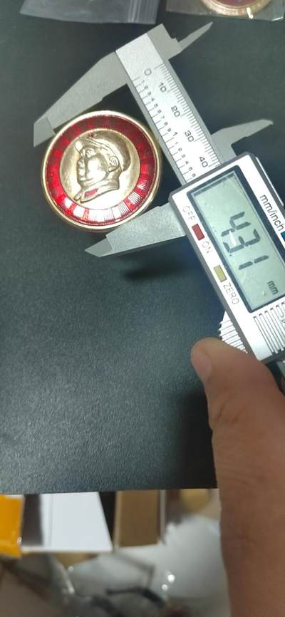 毛主席像章拍场，都是部队章 🔥🔥🔥🔥毛主席像章，43.1毫米，背面有铭文：南京军区后勤部第三届学习毛主席著作积极分子代表大会