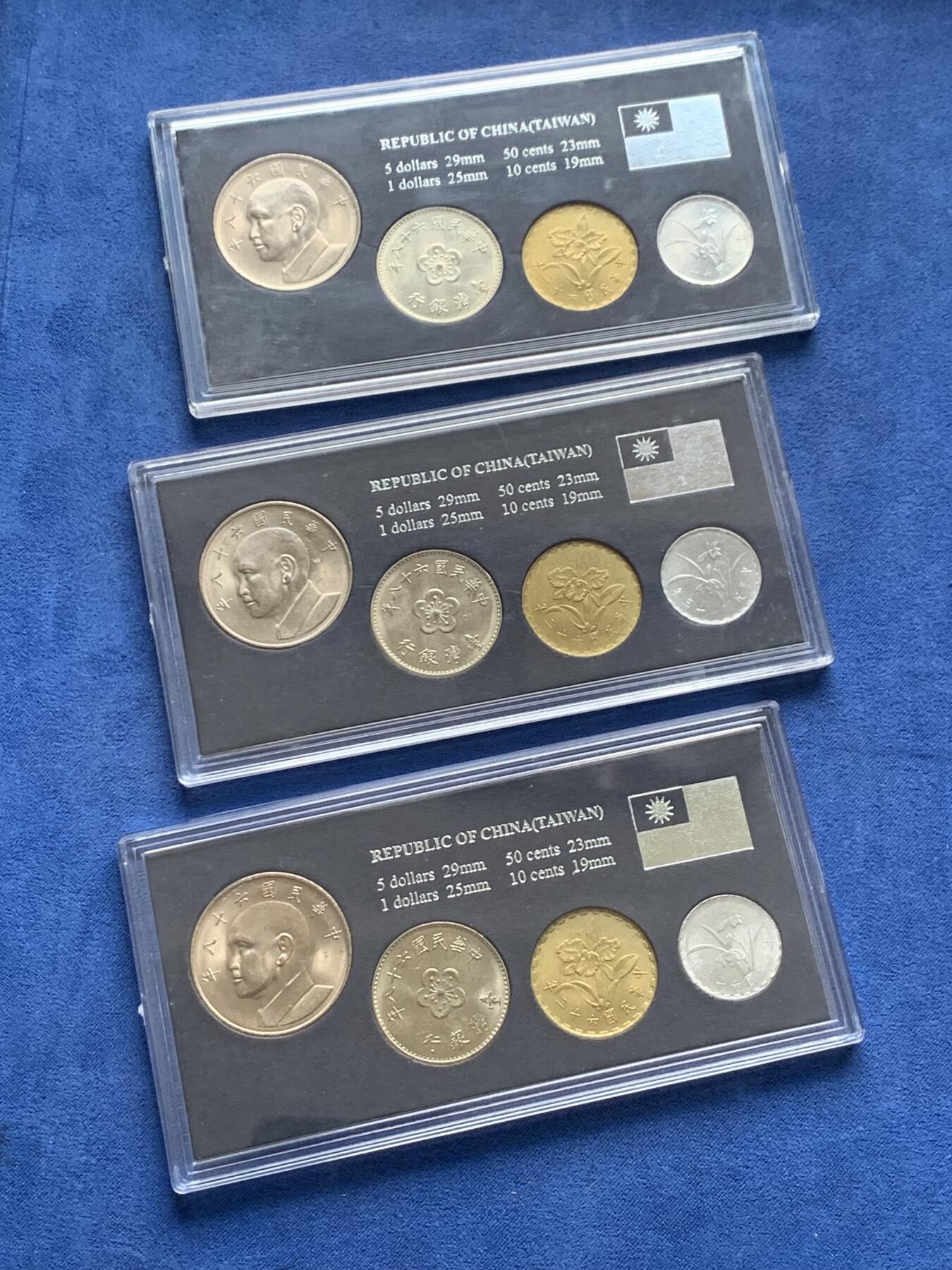 《竞宝斋》第292场- 周日，周一  2场连拍 （全场包邮） 3套一组 中国台湾省1980年官方套币 包括蒋像五元，兰花一元，铜五角，铝一角，共四枚全新品，关门币