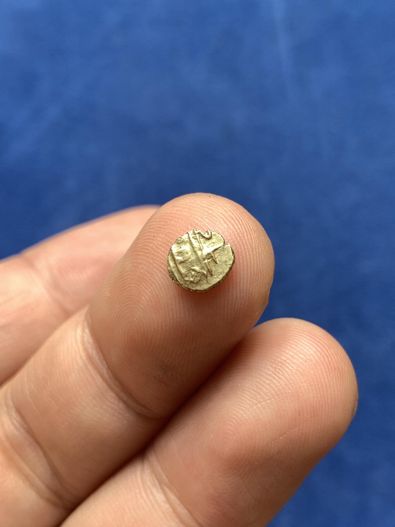 《竞宝斋》第292场- 周日，周一  2场连拍 （全场包邮） 古印度法兰小金币 最小金币 小金豆 适合镶嵌做首饰