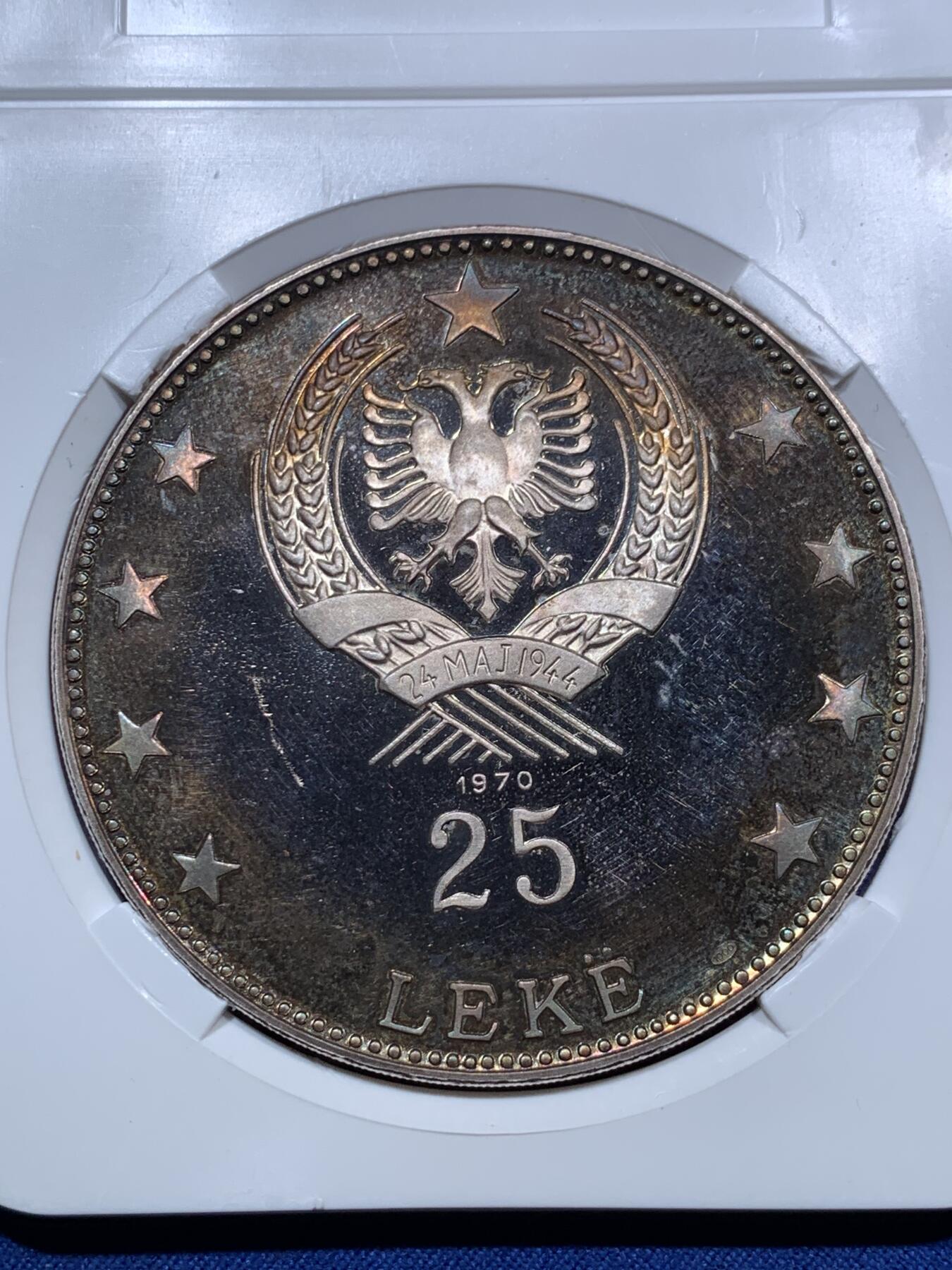 《竞宝斋》第292场- 周日，周一  2场连拍 （全场包邮） 3枚一组 阿尔巴尼亚斯坎德培精制纪念银币 1970版（发行量仅500套）