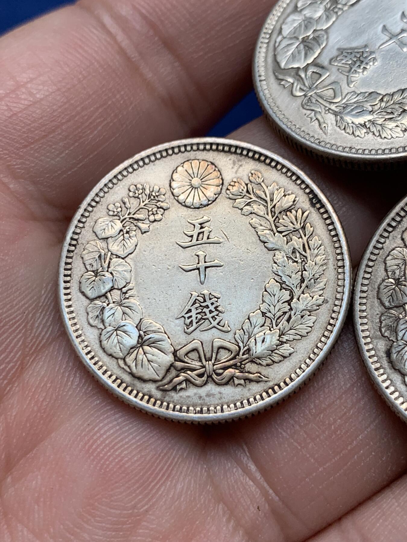 《竞宝斋》第292场- 周日，周一  2场连拍 （全场包邮） 3枚一组 日本旭日五十钱 大正二年+三年+四年 其中三年四年为少年