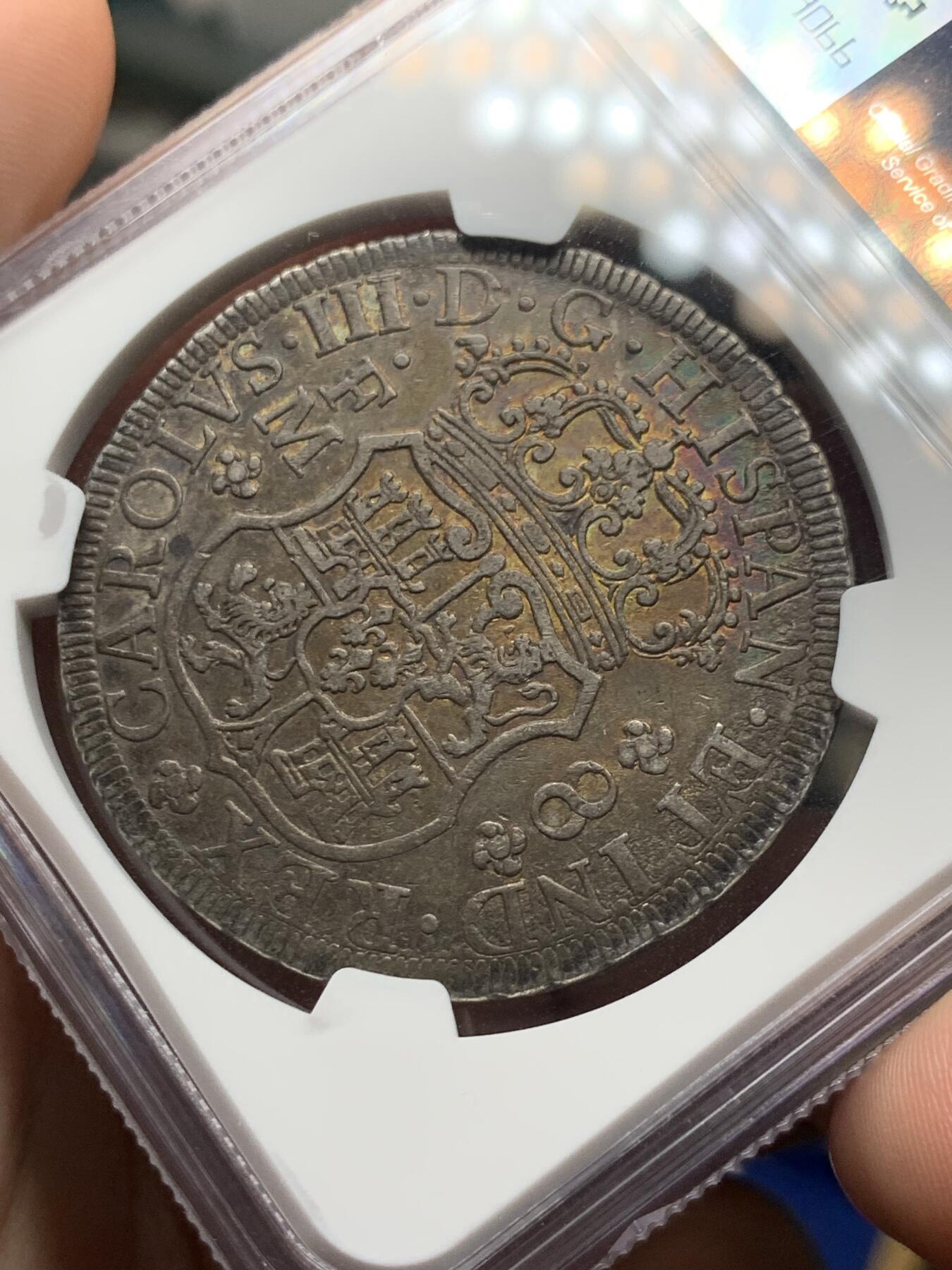 《竞宝斋》第292场- 周日，周一  2场连拍 （全场包邮） NGC AU55 墨西哥 1771年 卡洛斯三世地球双柱 8R 银币 宽内齿 深彩包浆 给分难度大 比白币好不少