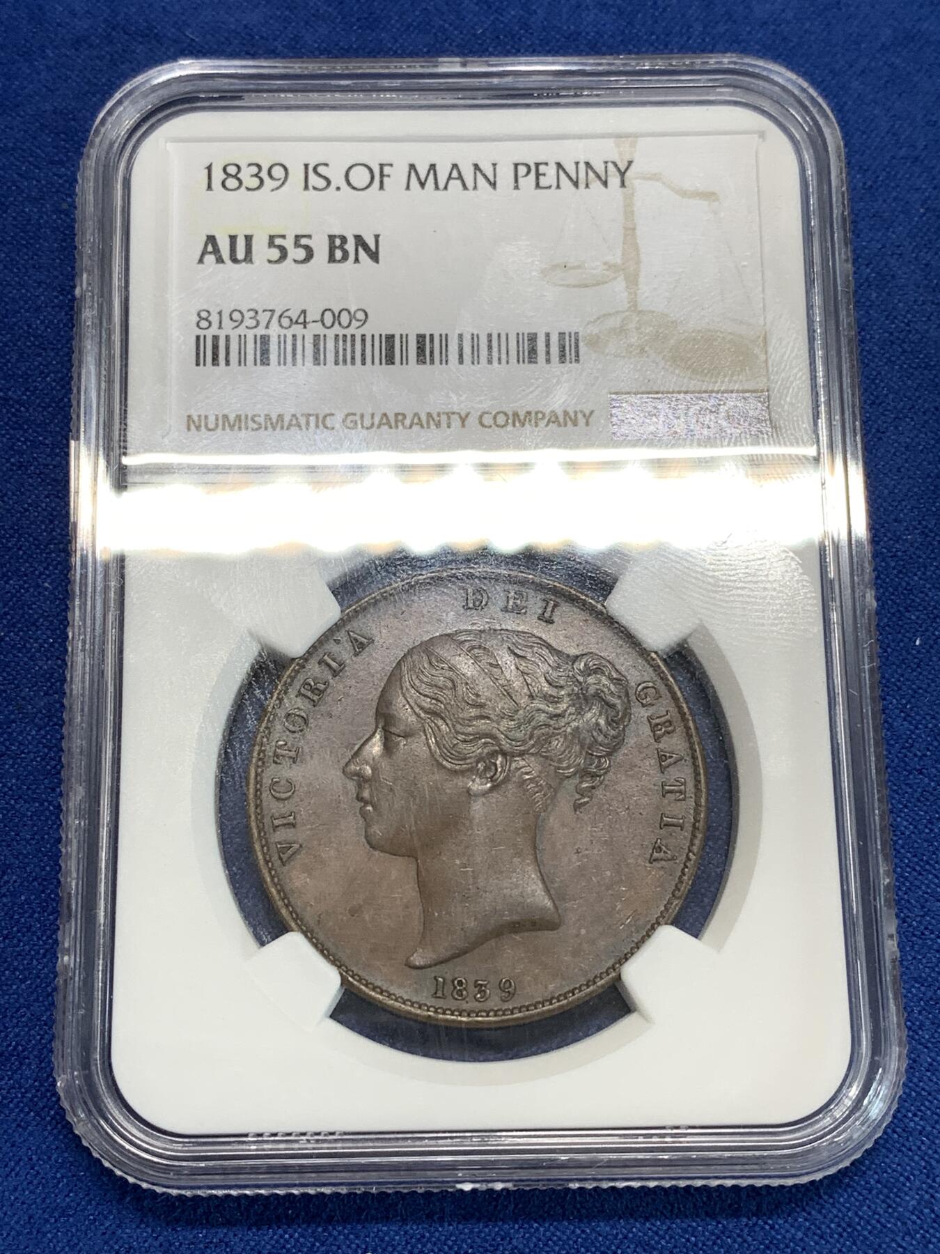 《竞宝斋》第292场- 周日，周一  2场连拍 （全场包邮） NGC AU55BN 曼岛1839年1便士大铜币 三曲腿单年份名誉品 细节什么都很好