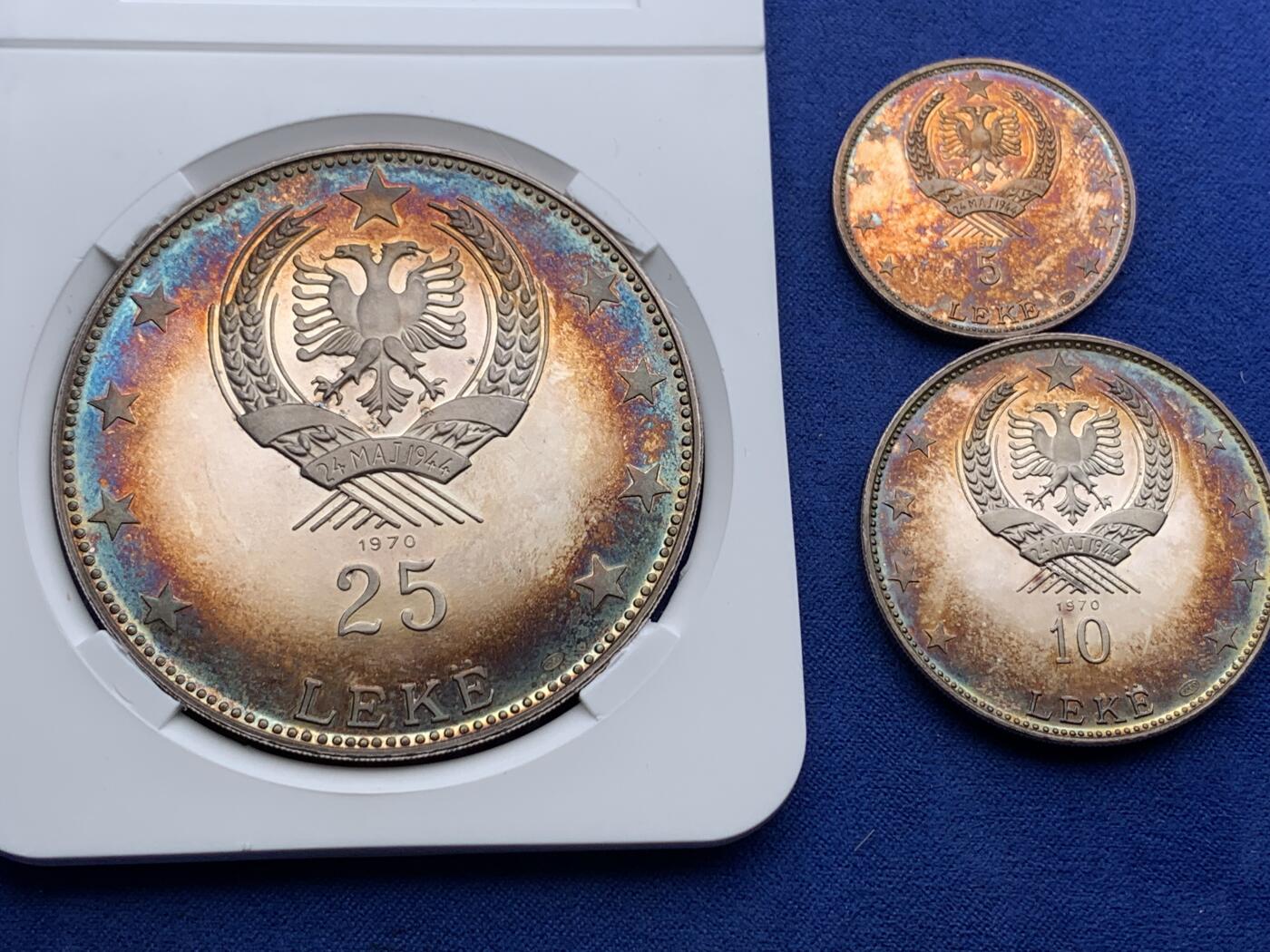 《竞宝斋》第292场- 周日，周一  2场连拍 （全场包邮） 3枚一组 阿尔巴尼亚斯坎德培精制纪念银币 1970版（发行量仅500套）