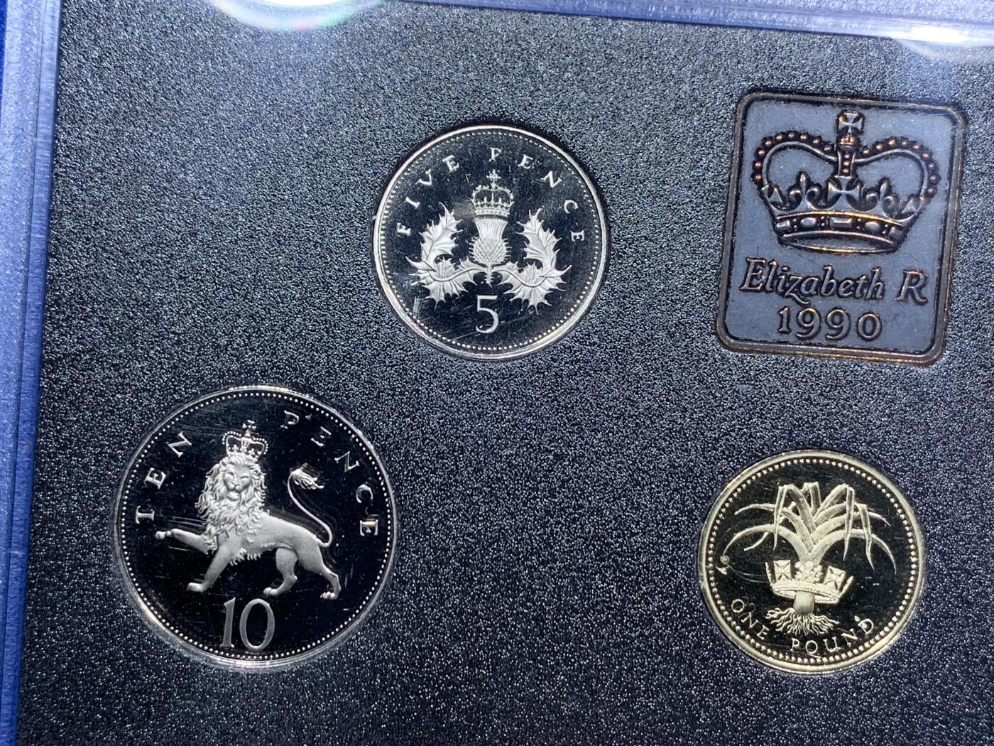 《竞宝斋》第292场- 周日，周一  2场连拍 （全场包邮） 英国1990年硬币8枚套装精制版