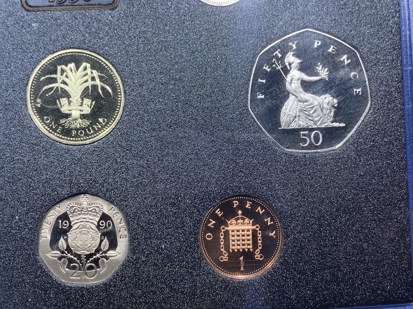 《竞宝斋》第292场- 周日，周一  2场连拍 （全场包邮） 英国1990年硬币8枚套装精制版