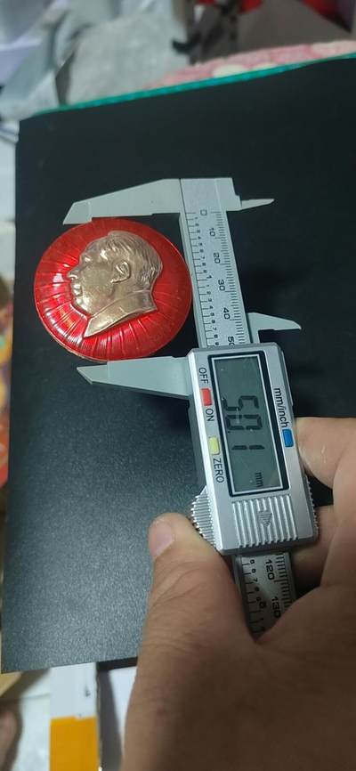 毛主席像章拍场，都是部队章 🔥🔥🔥🔥毛主席像章，50.1毫米，背面有铭文：中国人民解放军8250部队