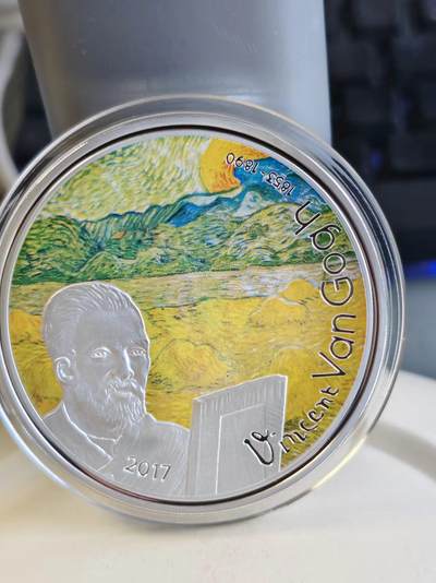 第193期拍卖 - 加蓬2017年画家梵高作品集彩色镀银纪念币，直径50毫米,
