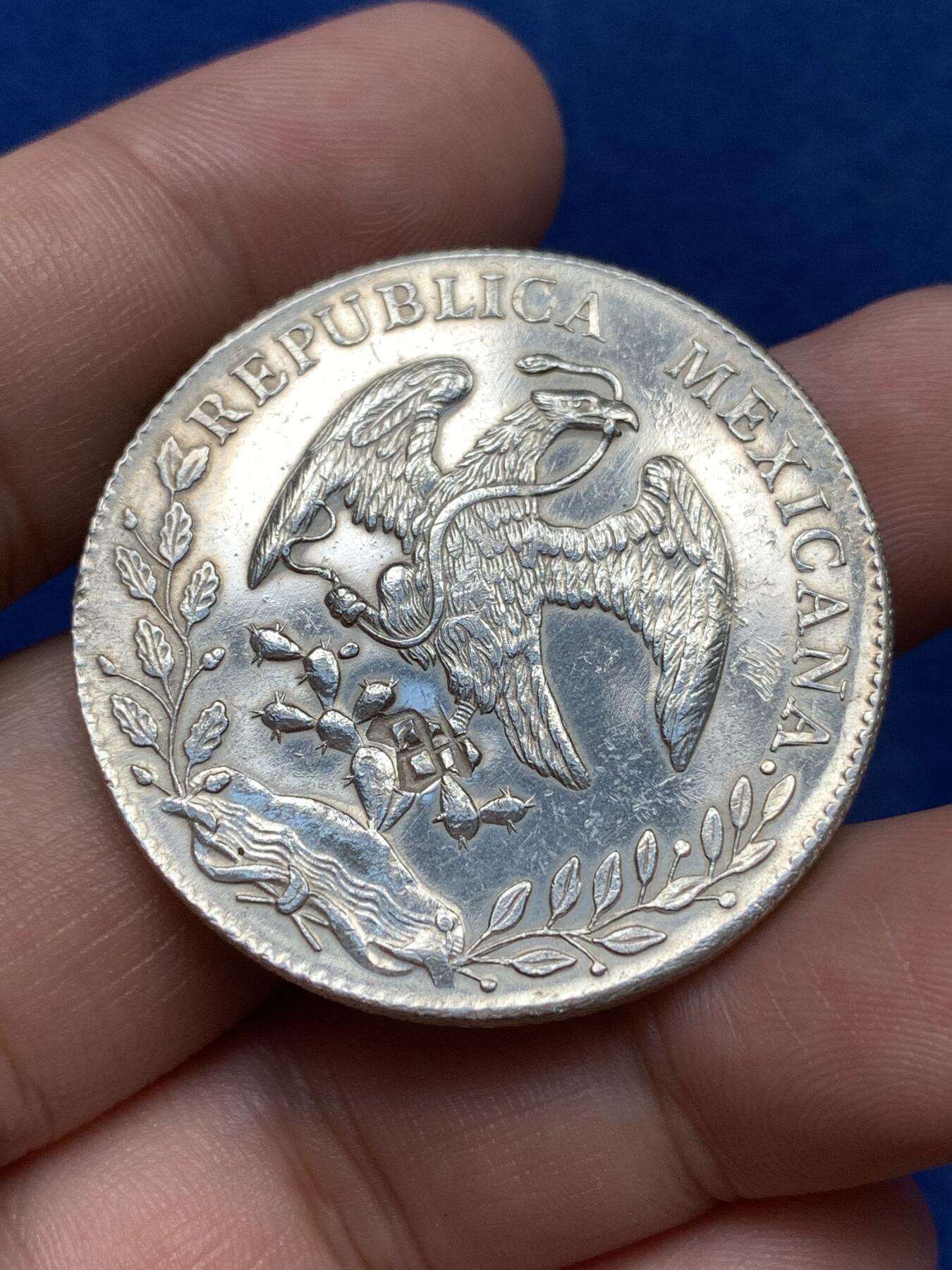 《竞宝斋》第292场- 周日，周一  2场连拍 （全场包邮） 墨西哥 1895年 8里亚尔 花边鹰洋银币 带光底板 边齿好