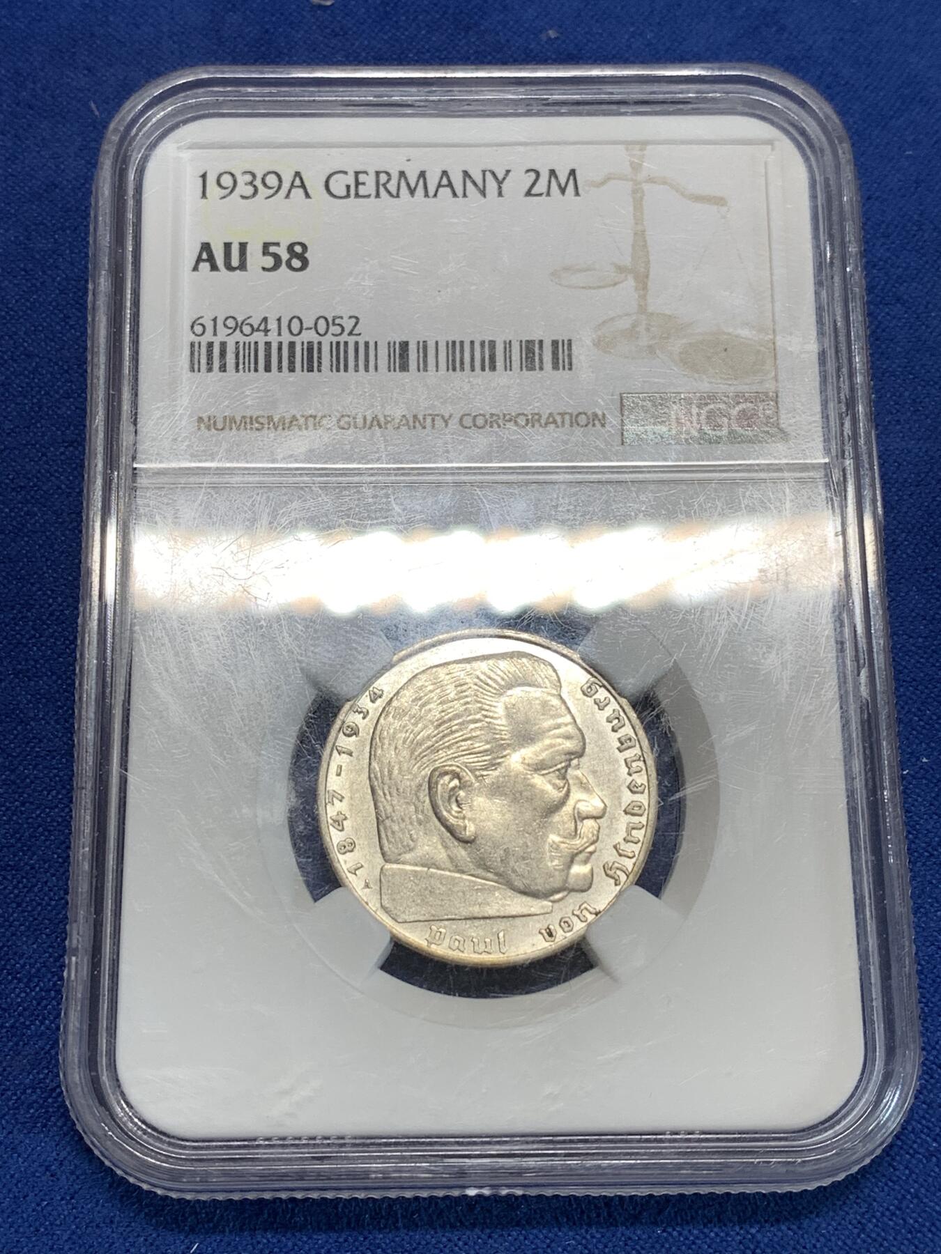 《竞宝斋》第292场- 周日，周一  2场连拍 （全场包邮） NGC AU58 德国1939A兴登堡二马克带字版 细节清晰 底版带光