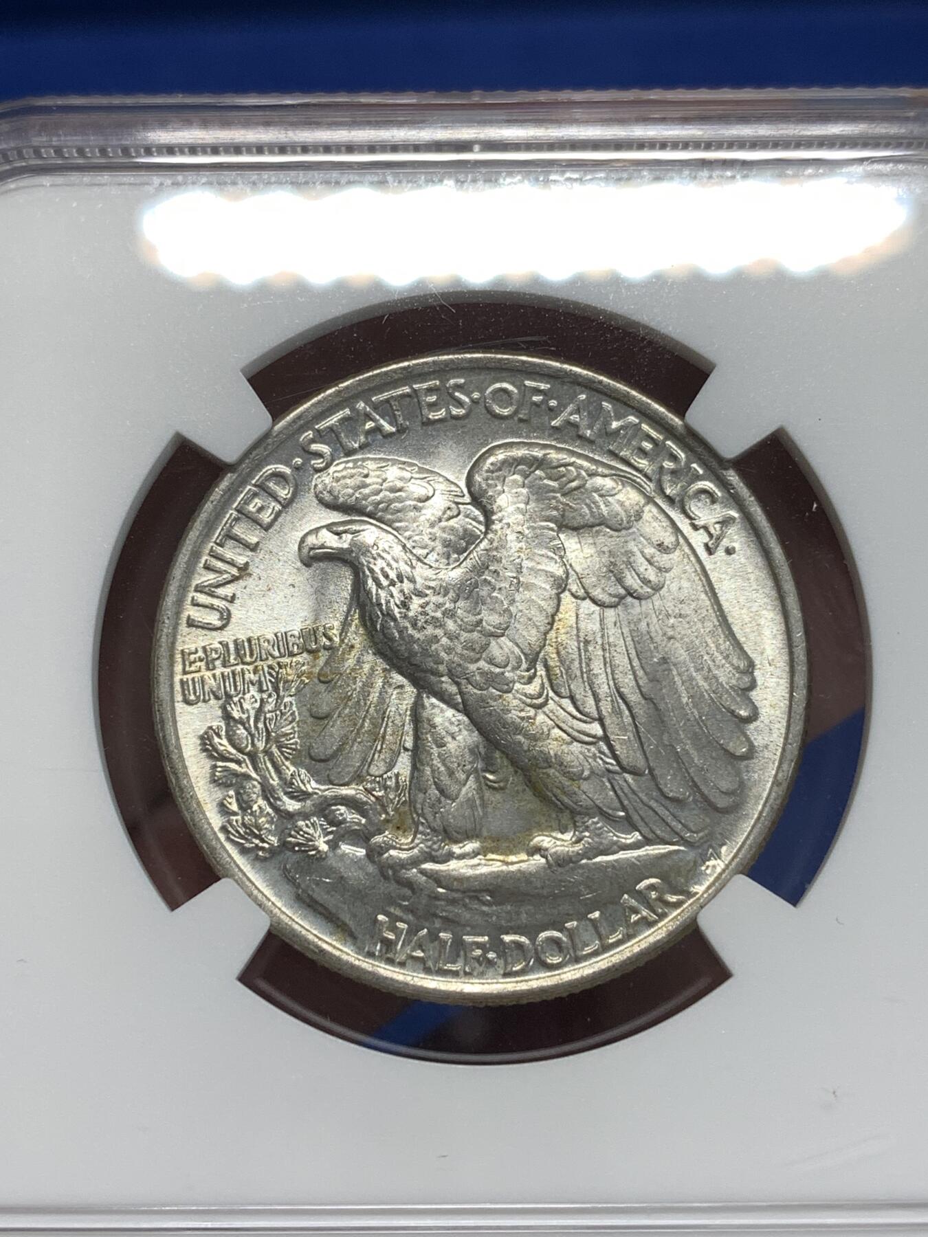 《竞宝斋》第292场- 周日，周一  2场连拍 （全场包邮） NGC MS64 美国1945年行走女神半圆银币 来自美国库存包装，非原卷，但是也未可见流通。双面带有脱模剂氧化而成的黄油包浆，养眼舒服。它也是美国币经典设计，深受世界人民喜爱，来自Adolph A. Weinman的设计。