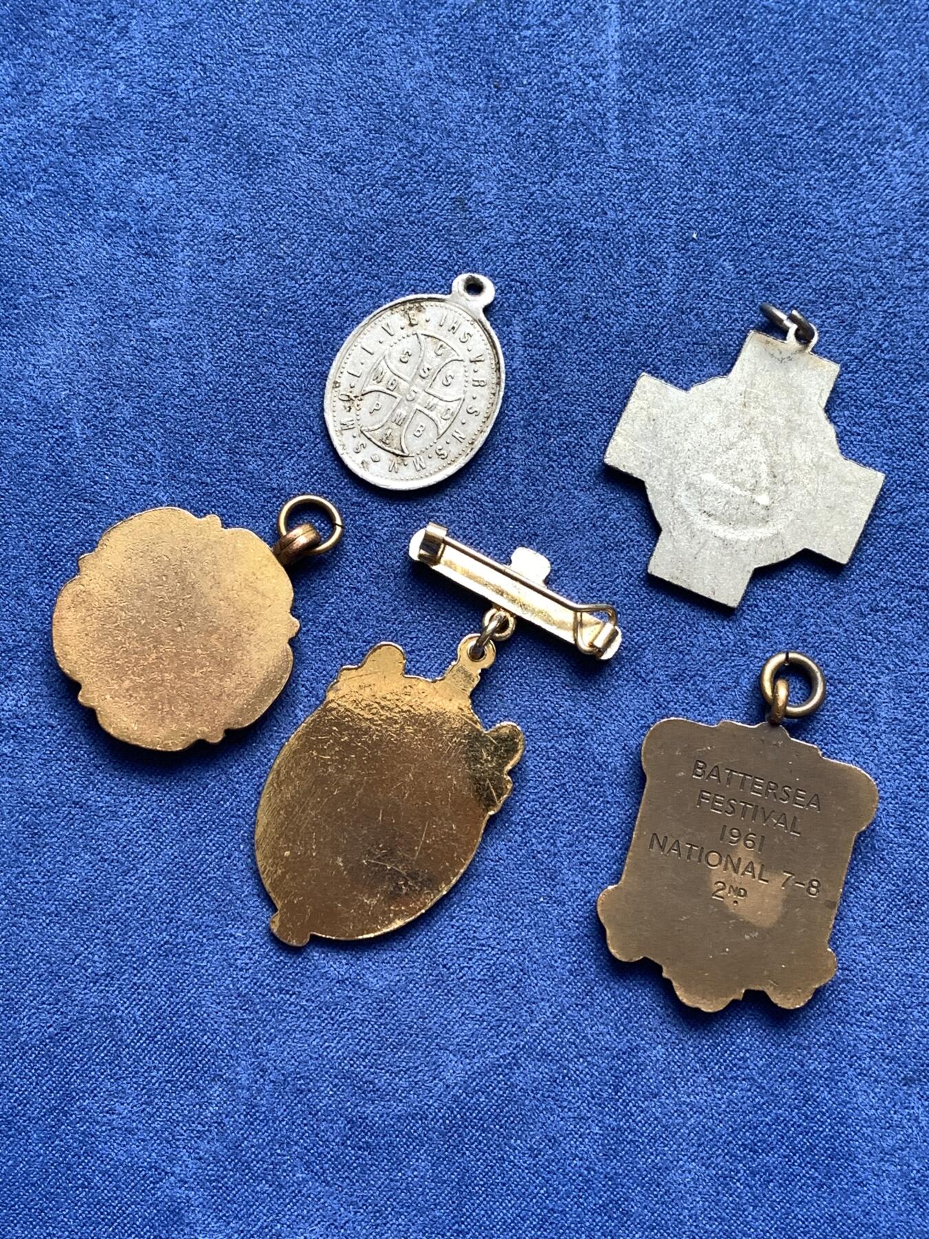 《竞宝斋》第292场- 周日，周一  2场连拍 （全场包邮） 外国纪念章一组 细节见图