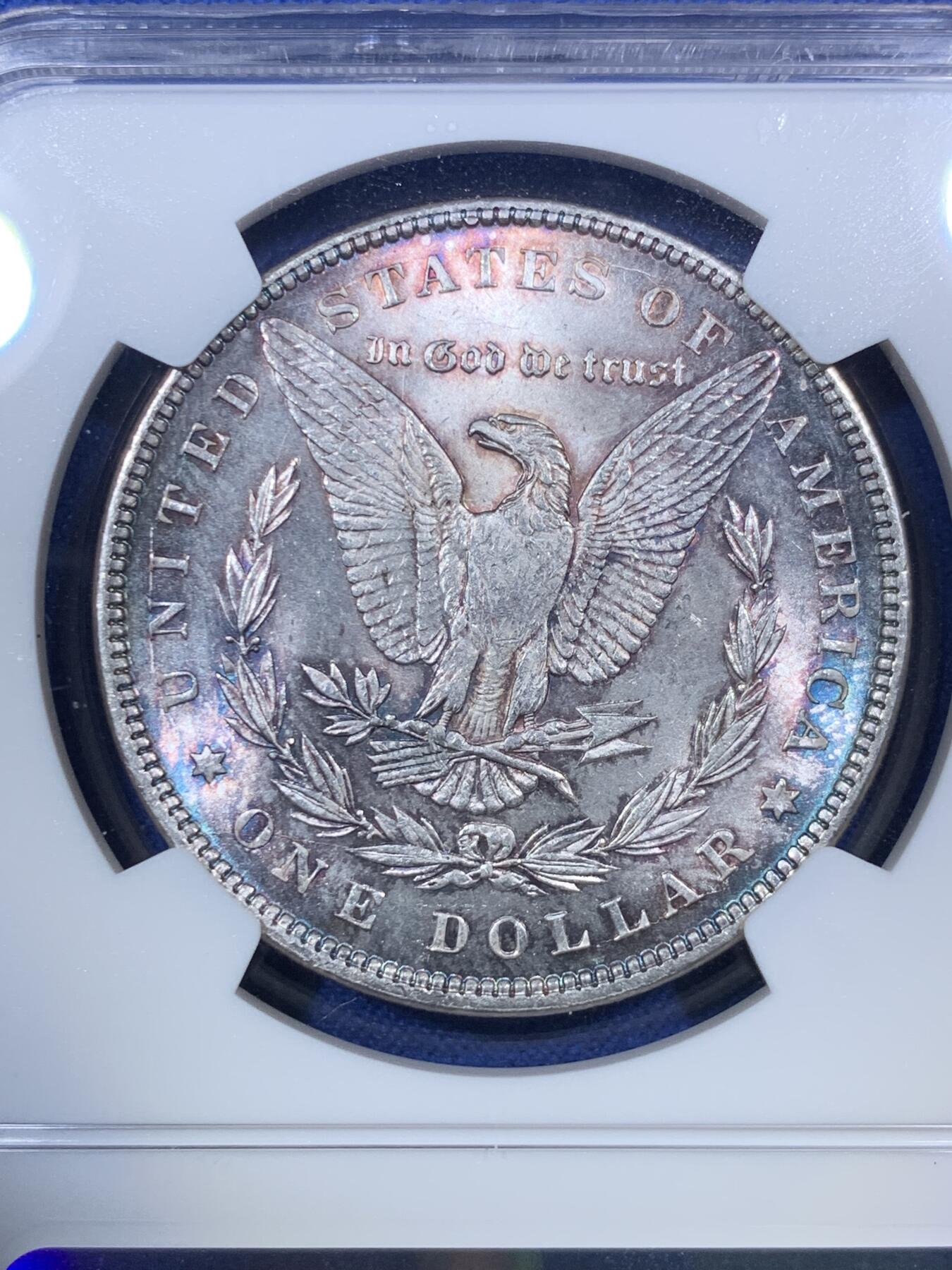 《竞宝斋》第292场- 周日，周一  2场连拍 （全场包邮） NGC MS63 美国1896摩根 绝对低评 包浆非常漂亮 蓝色和紫色交织在币面上 配合闪闪的银光 实属自藏佳品