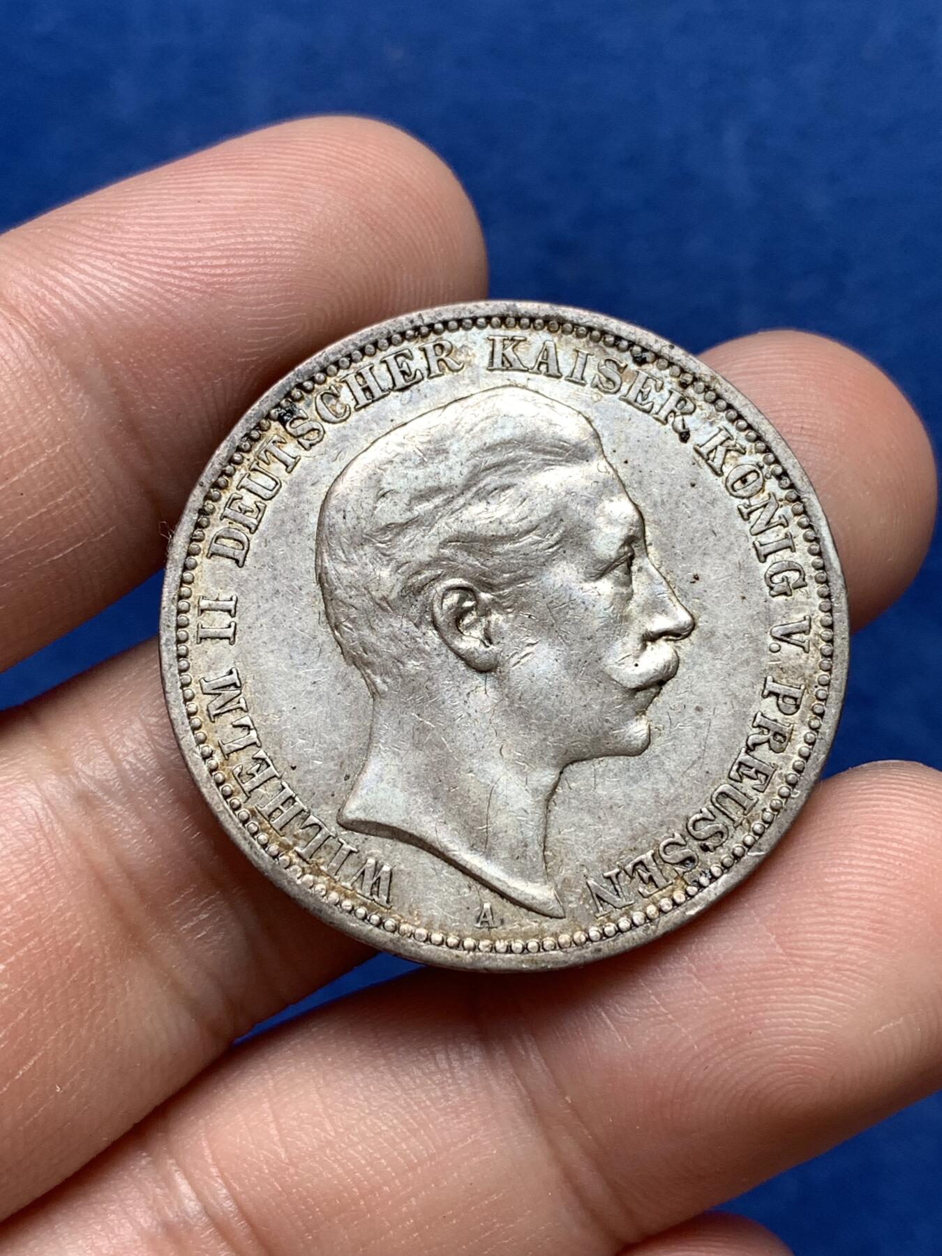 《竞宝斋》第292场- 周日，周一  2场连拍 （全场包邮） 德国威廉二世1908年三马克 正面原状态 背面五彩 状态不错