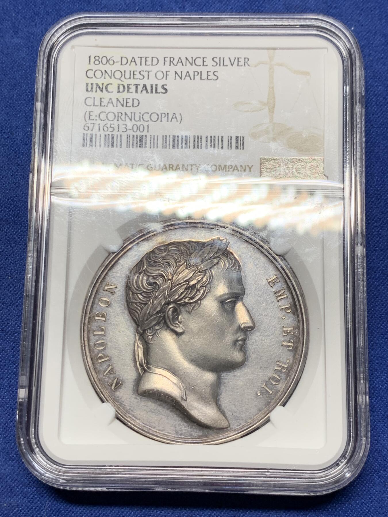 《竞宝斋》第292场- 周日，周一  2场连拍 （全场包邮） NGC UNCD 法国1806年拿破仑银章 19世纪后铸，极少见的品种，超高浮雕很细腻，加厚盒难得