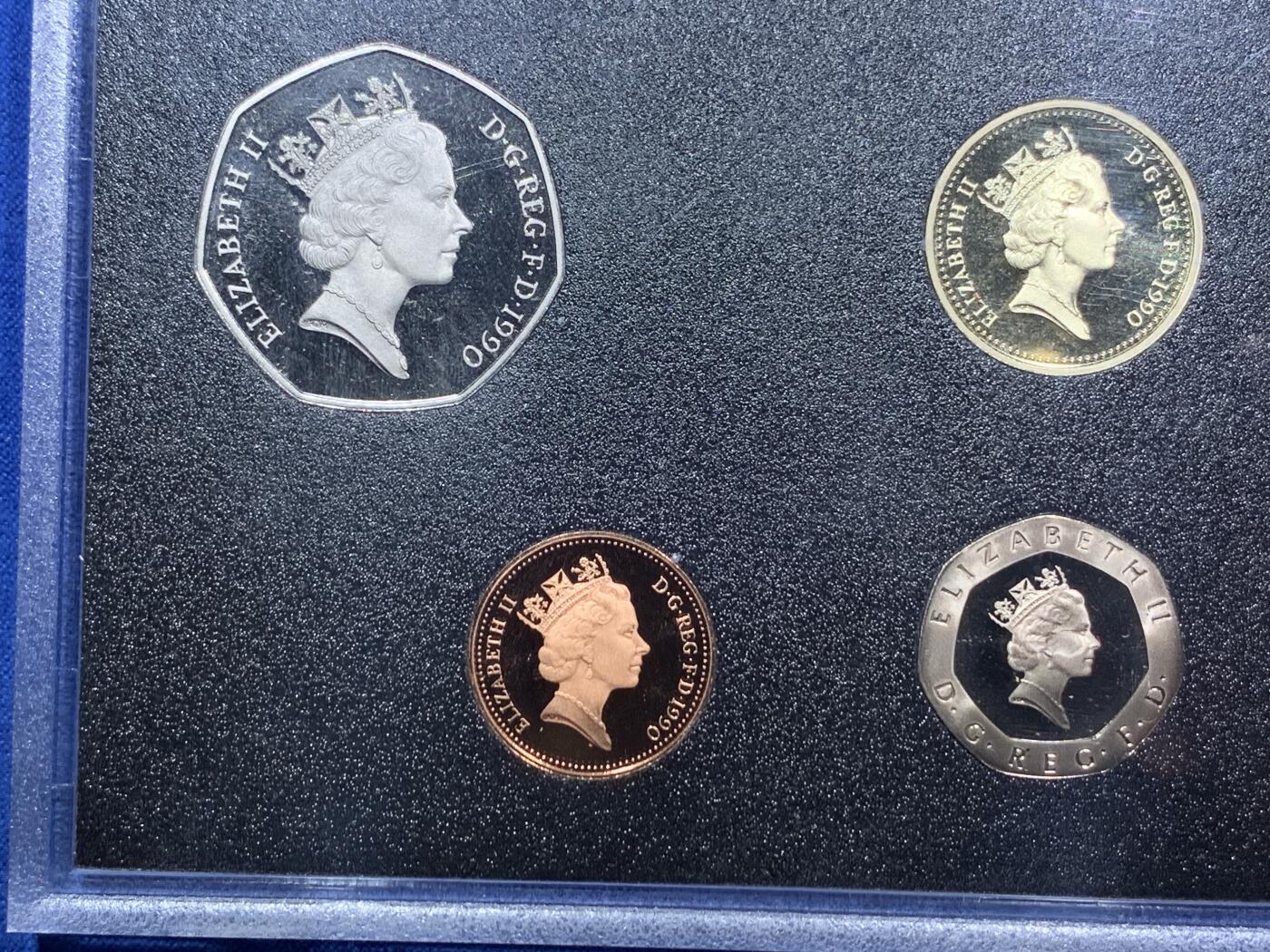 《竞宝斋》第292场- 周日，周一  2场连拍 （全场包邮） 英国1990年硬币8枚套装精制版