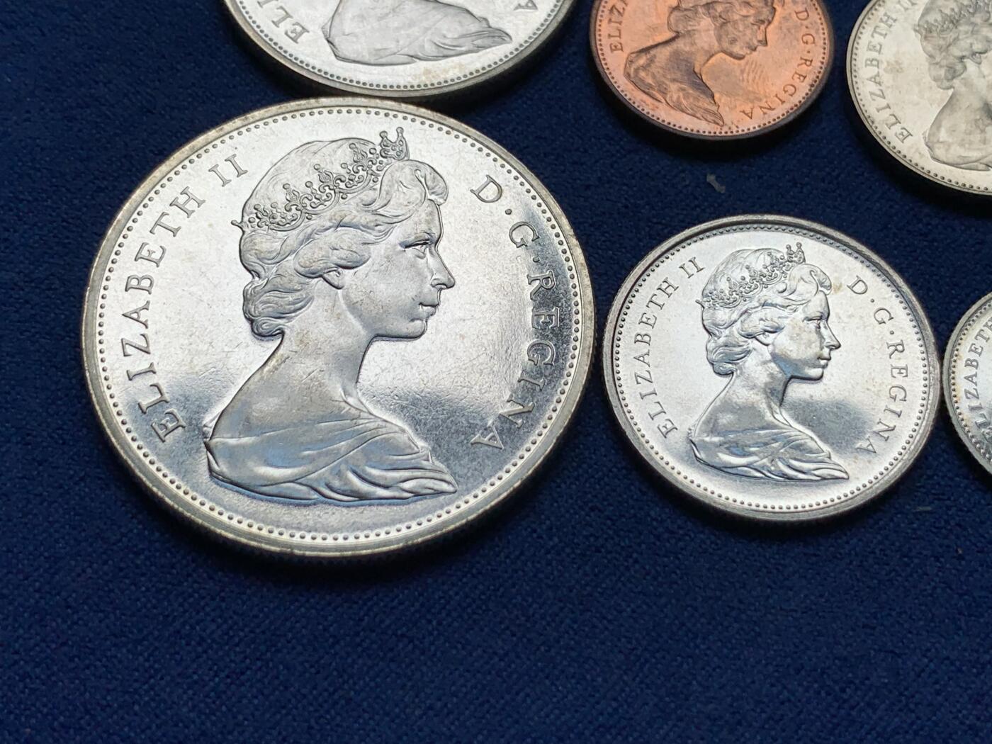 《竞宝斋》第292场- 周日，周一  2场连拍 （全场包邮） 加拿大1965银套币 四银