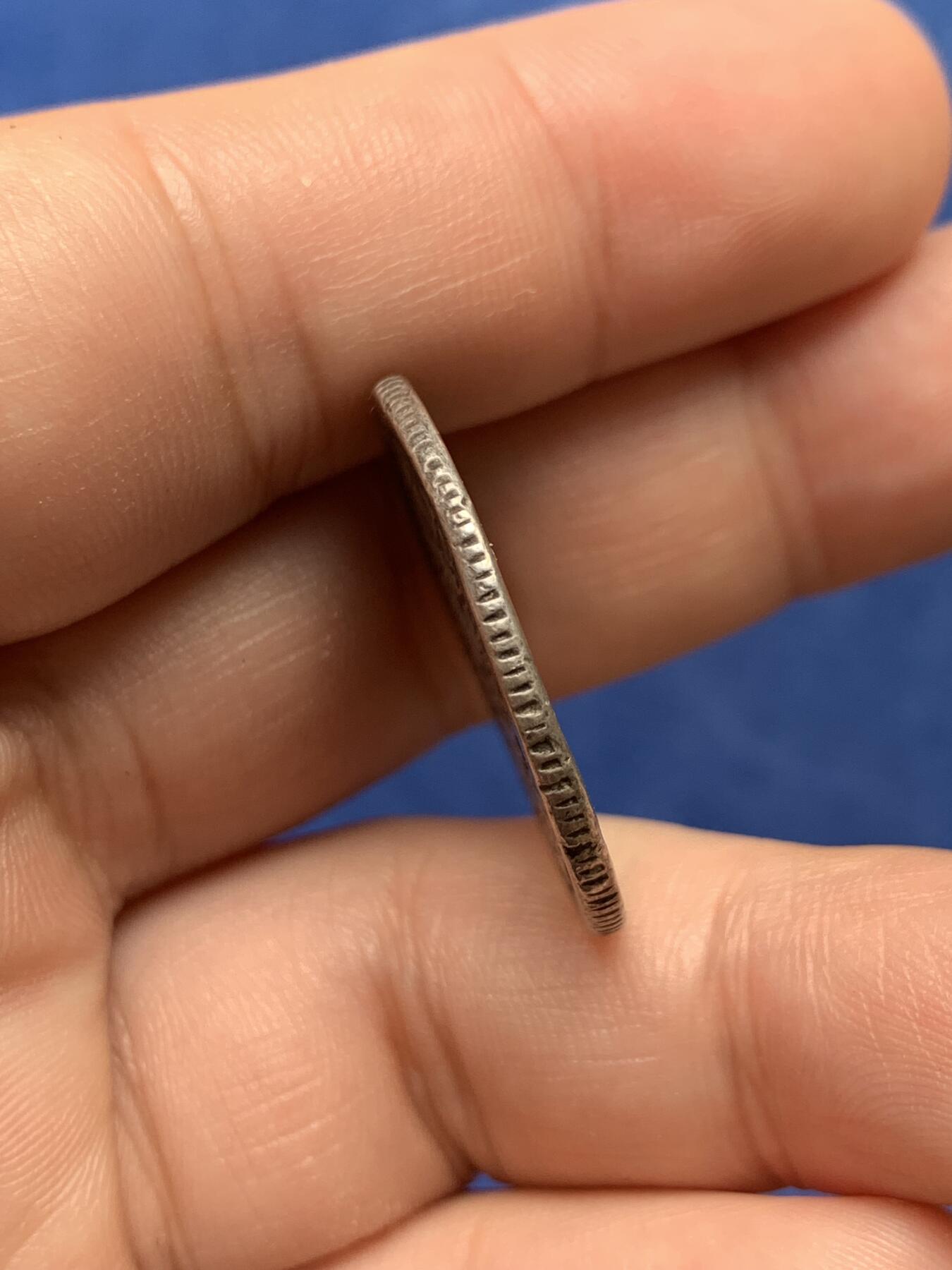 《竞宝斋》第292场- 周日，周一  2场连拍 （全场包邮） 新疆光绪银元三钱 全深打满字口花枝 细节见图