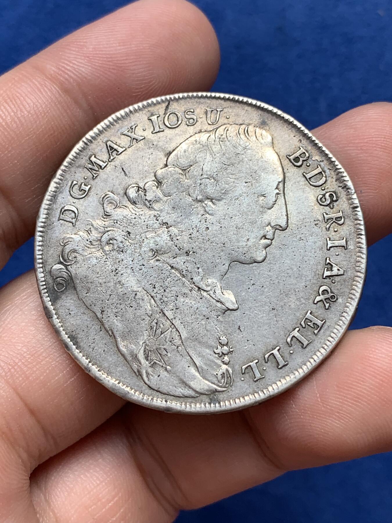 《竞宝斋》第292场- 周日，周一  2场连拍 （全场包邮） 德国1776年巴伐利亚抱婴1泰勒银币