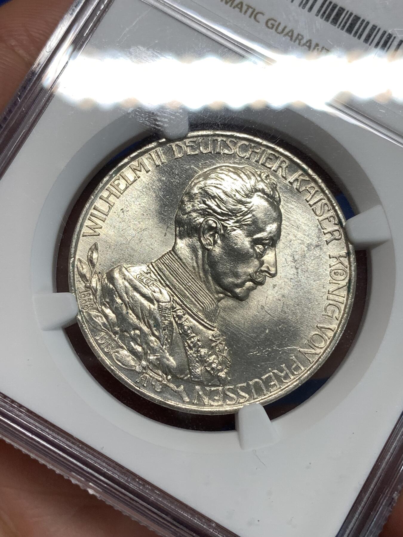 《竞宝斋》第292场- 周日，周一  2场连拍 （全场包邮） NGC MS62 德1913年普鲁士威廉二世花枝3马克 胡子眉毛发丝清晰