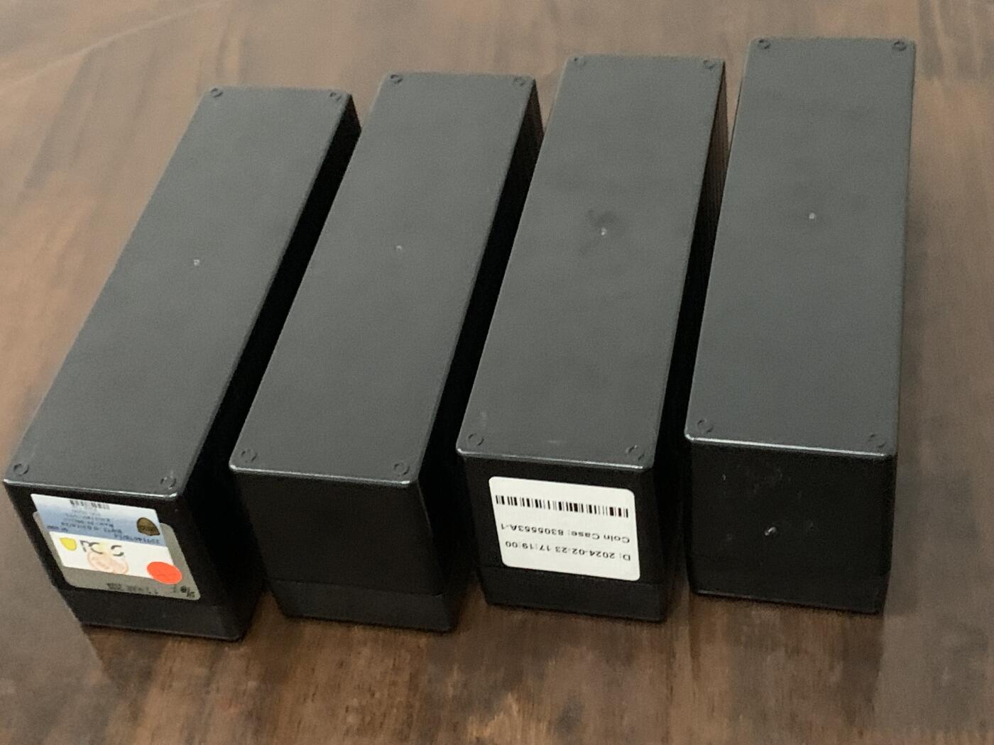 《竞宝斋》第293场- 周日，周一  2场连拍 （全场包邮） 4个一组 PCGS评级币包装盒 每个可放20枚评级币 细节见图