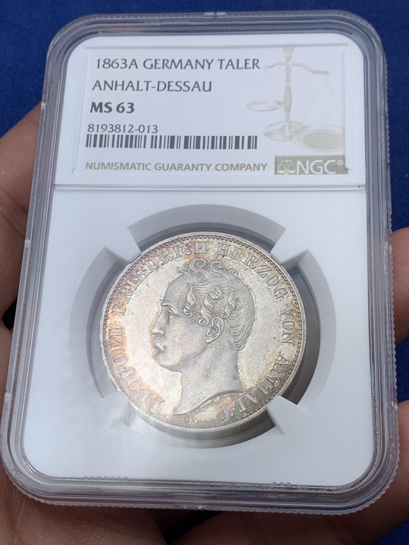 《竞宝斋》第293场- 周日，周一  2场连拍 （全场包邮） NGC MS63 德国 安哈特 德绍 1863年 泰勒银币 卷发猛男时髦造型 淡彩包浆 可藏