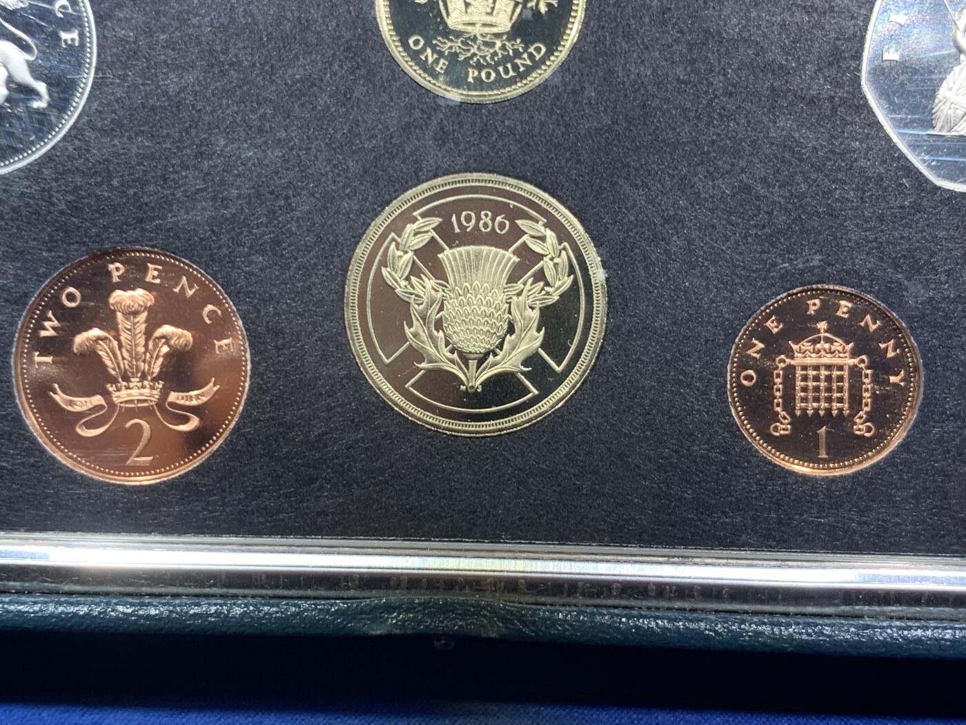 《竞宝斋》第293场- 周日，周一  2场连拍 （全场包邮） 英国1986年硬币套装 8枚装精制版 含2英镑纪念币